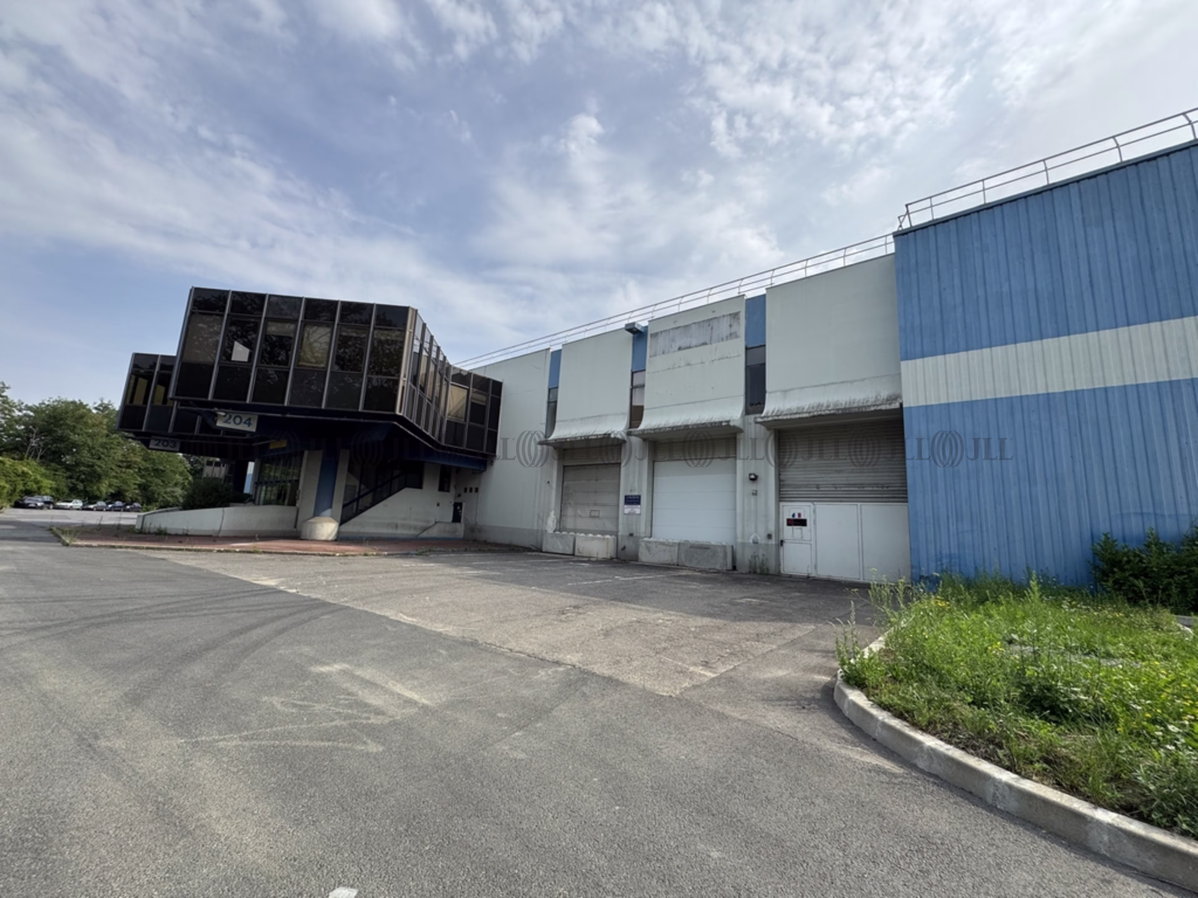 33 AVENUE DU MARECHAL DE LATTRE DE TASSIGNY