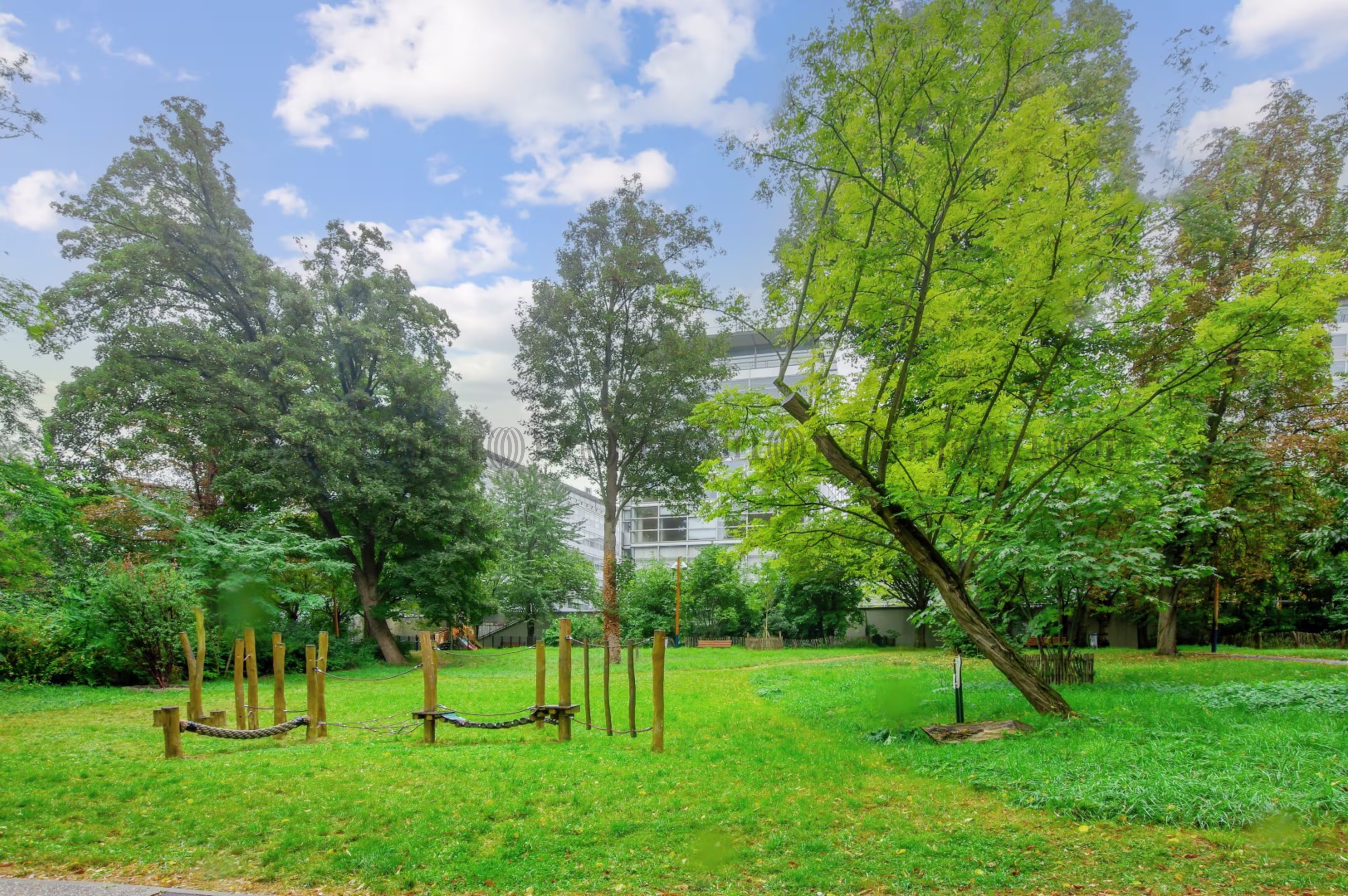 140 AVENUE JEAN LOLIVE