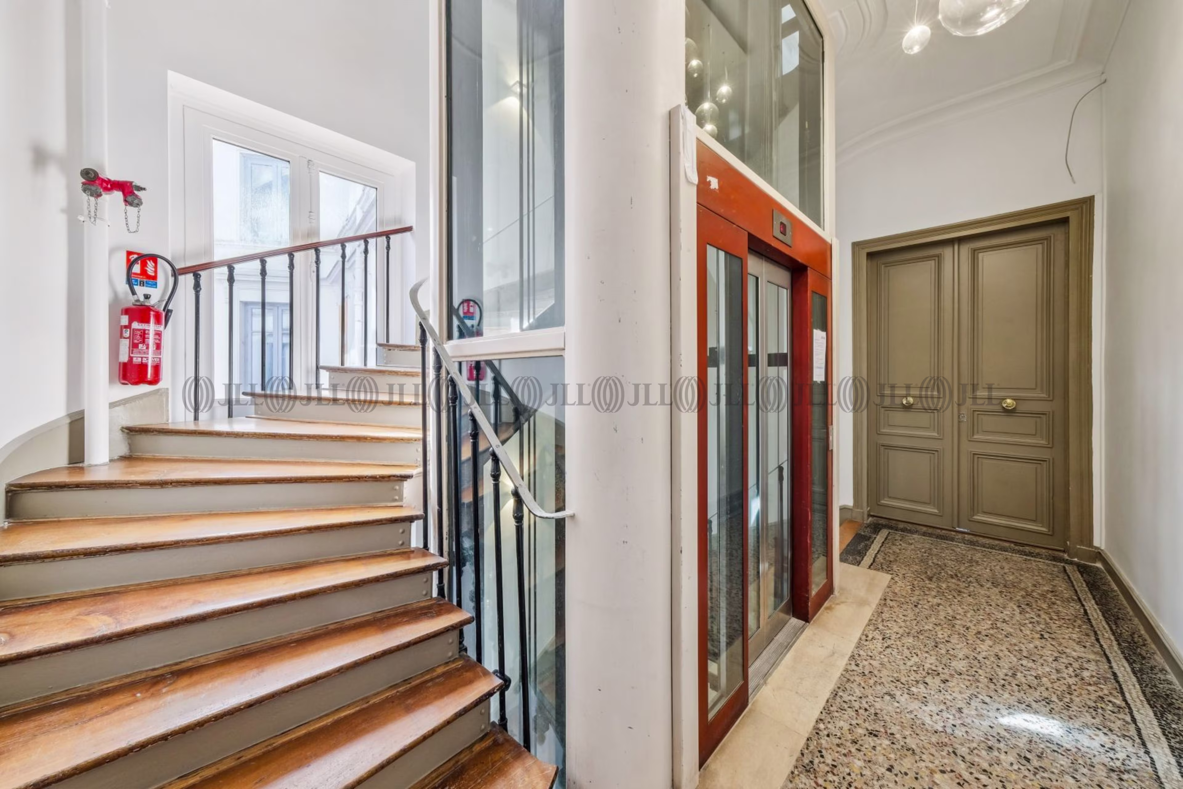 2 PLACE D'ESTIENNE D'ORVES