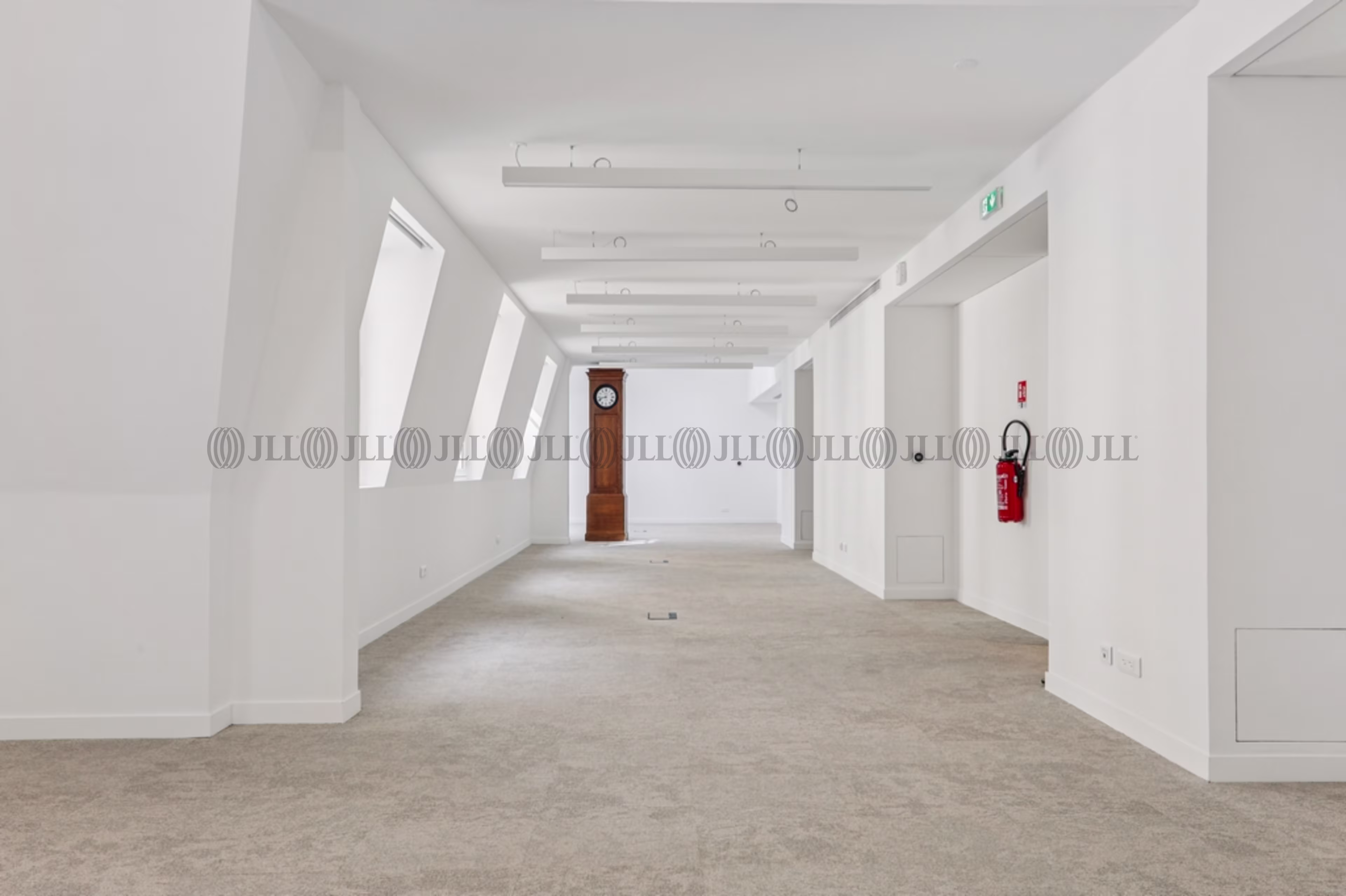 13 AVENUE HOCHE