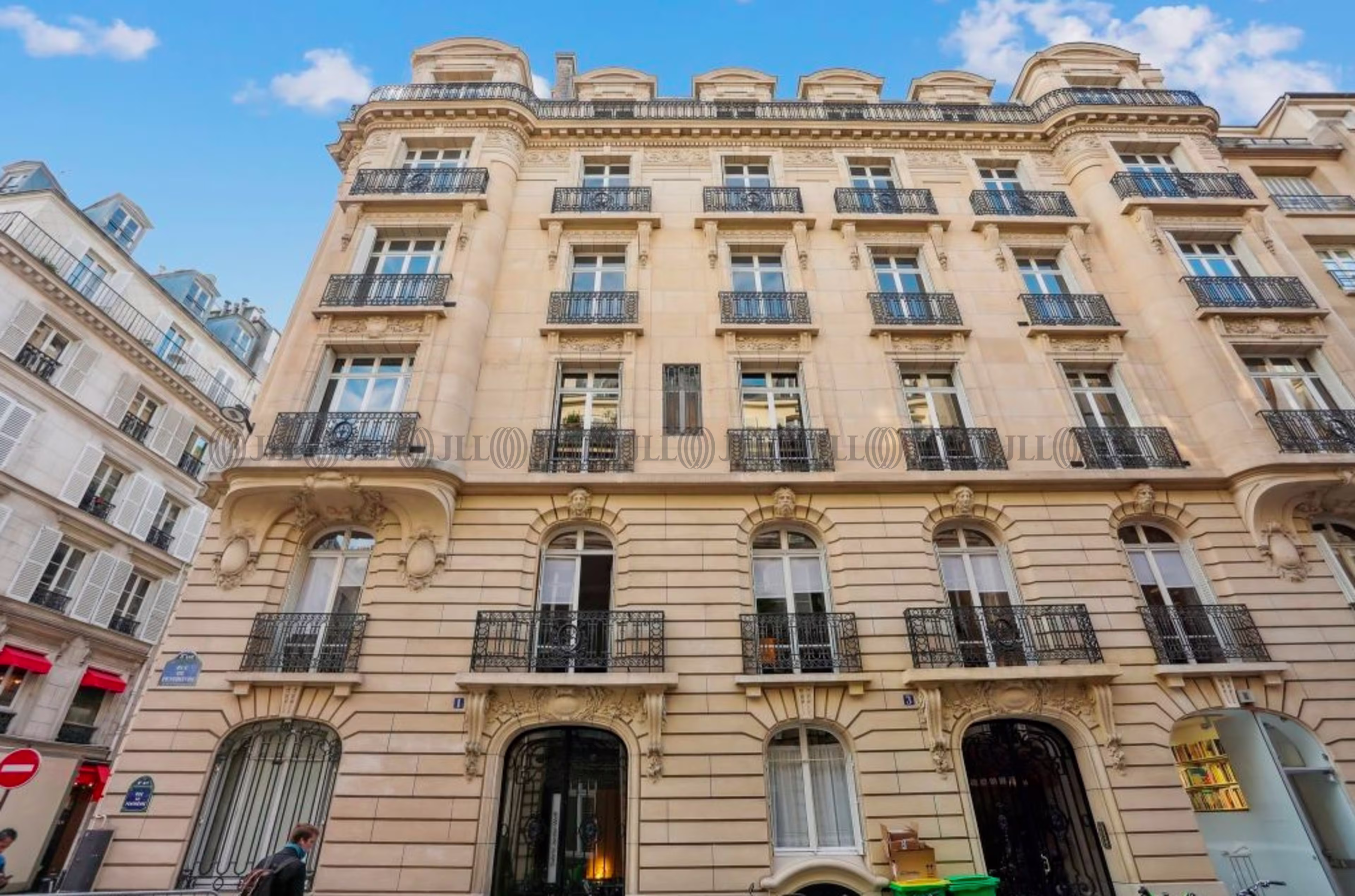 1-3 RUE DE PENTHIEVRE