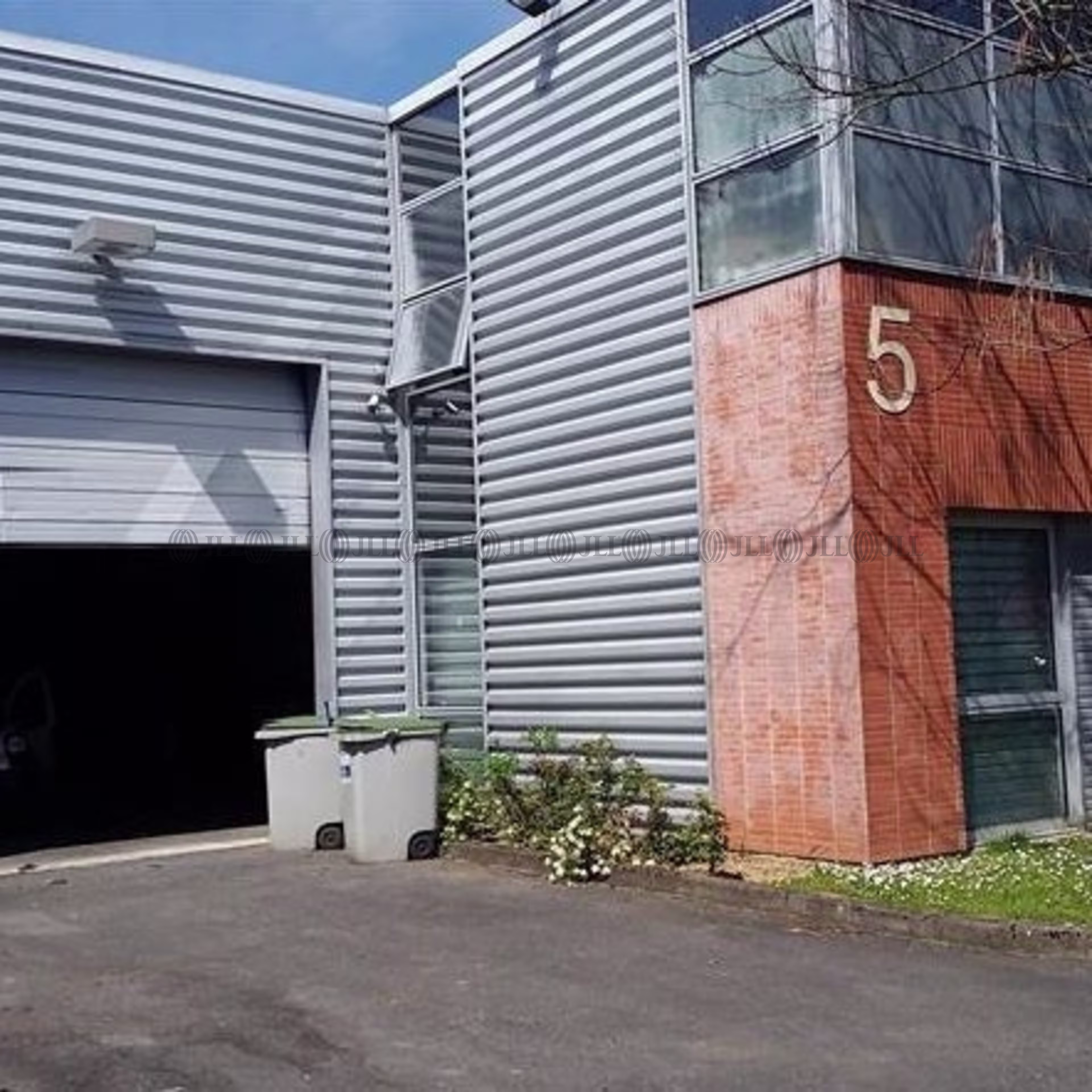 4 AVENUE PIERRE SALVI