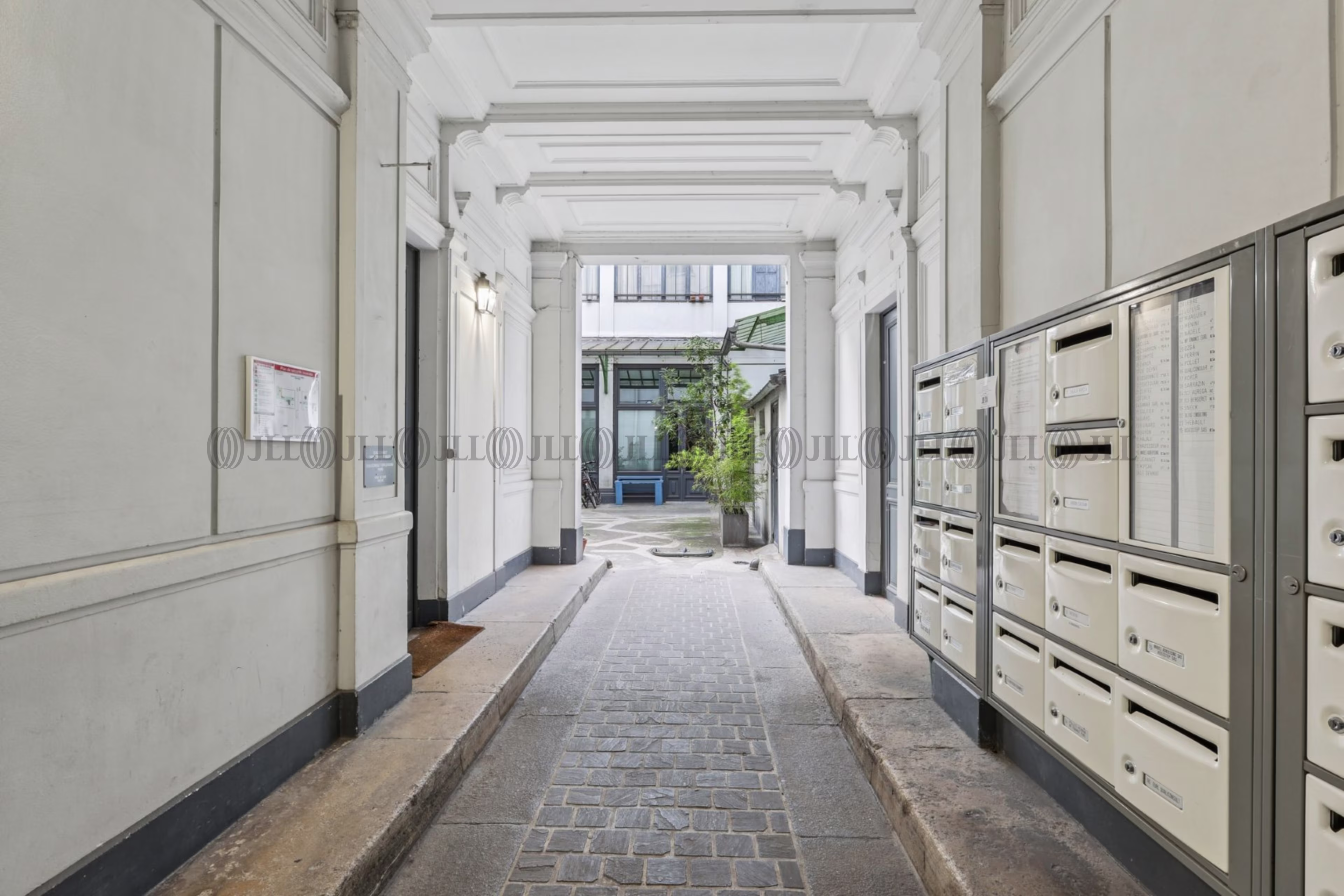 24 RUE DES PETITES ECURIES