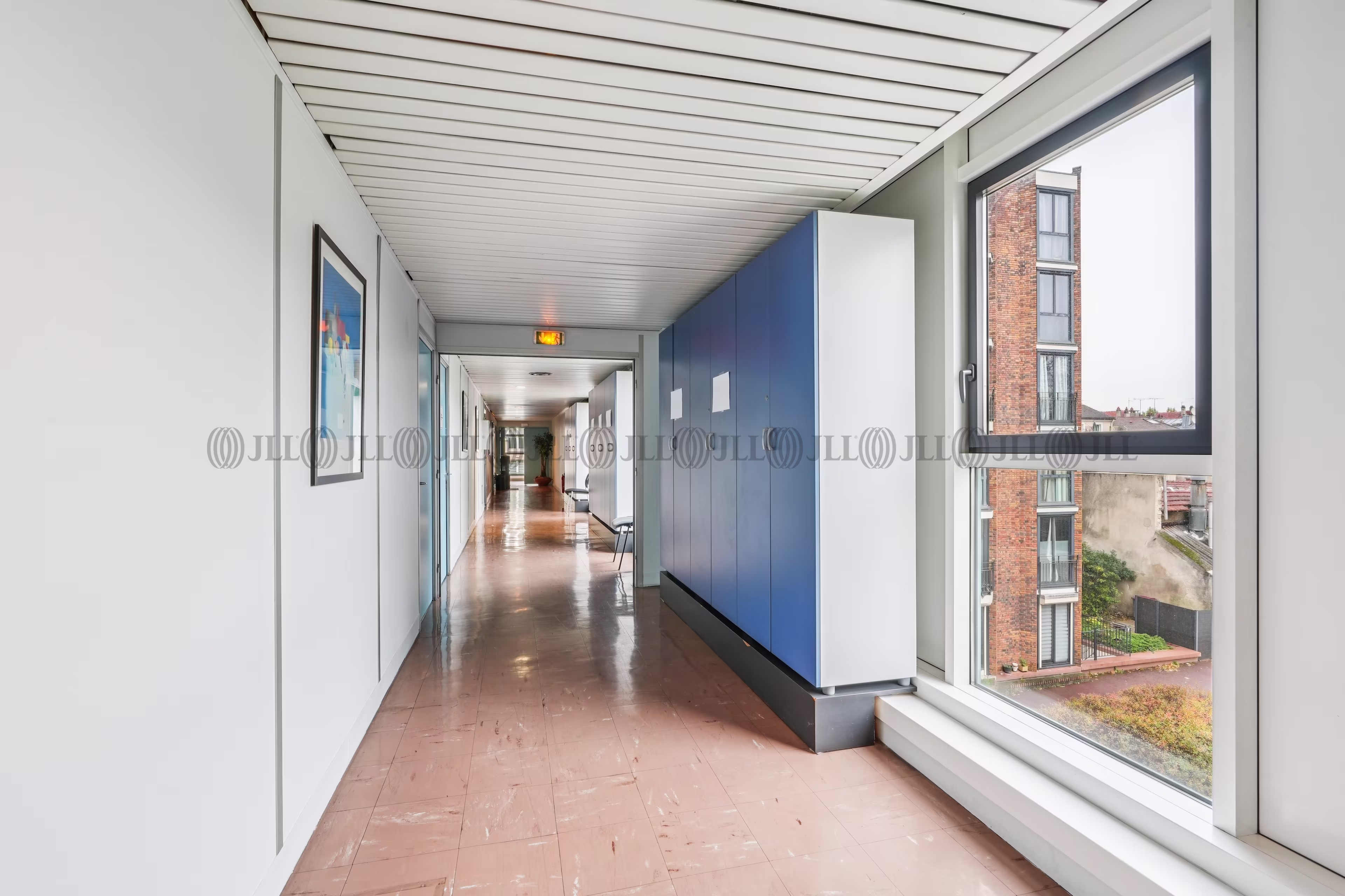 33 AVENUE PIERRE BROSSOLETTE