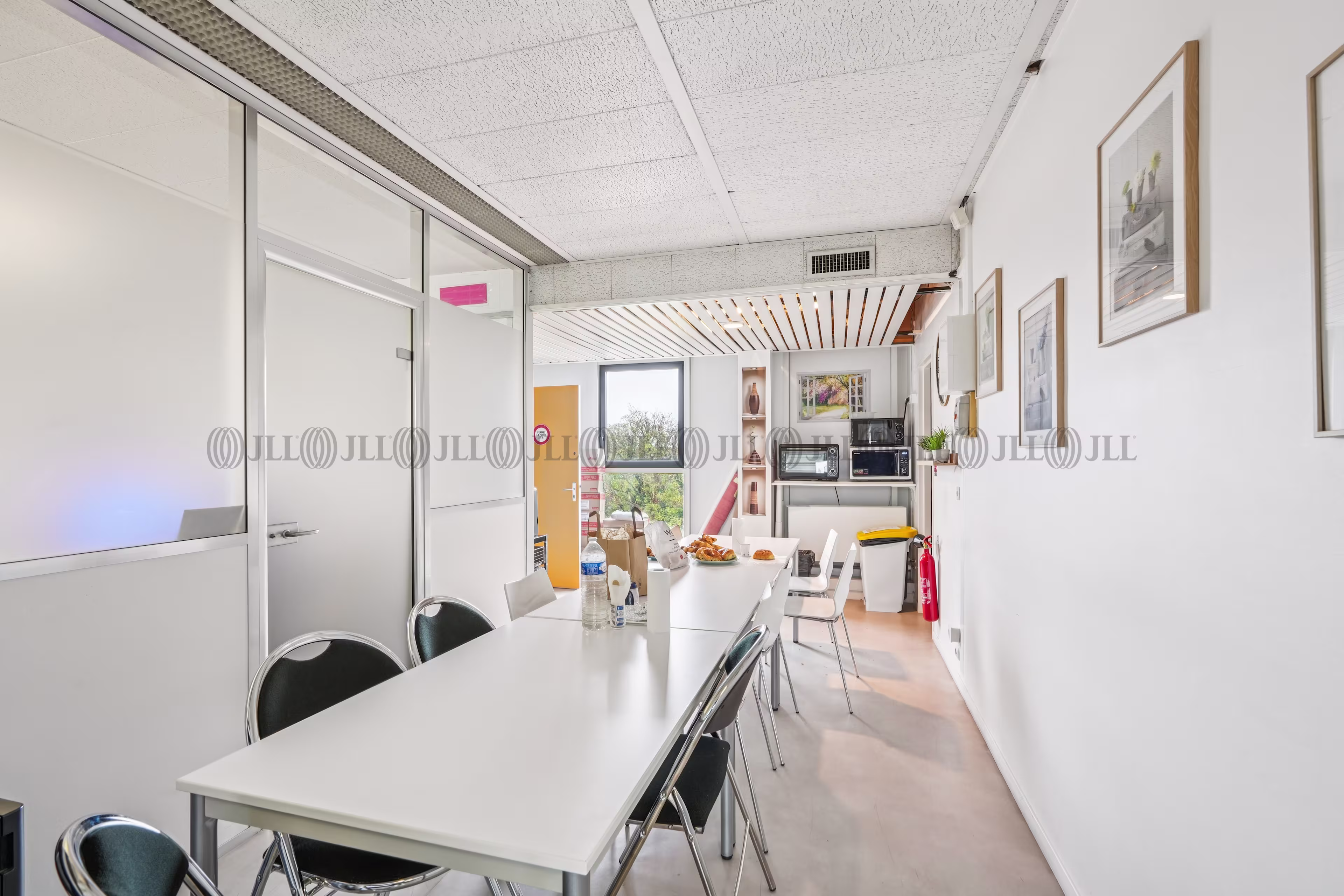 33 AVENUE PIERRE BROSSOLETTE