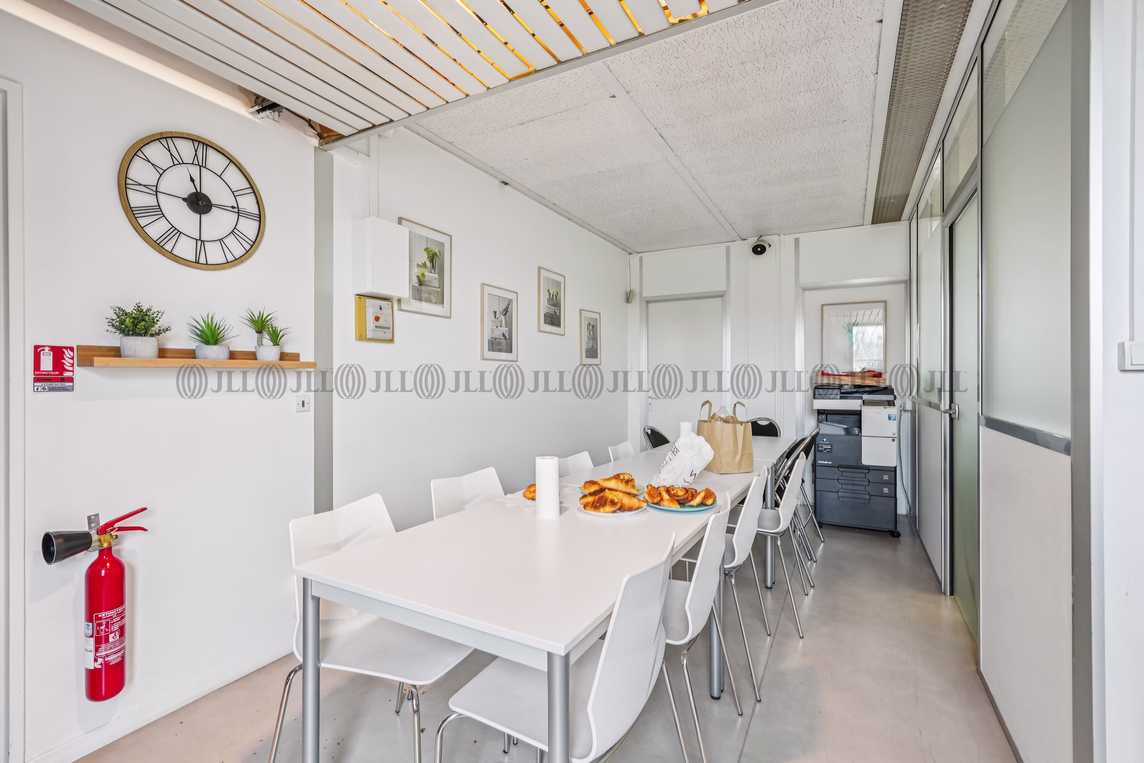 33 AVENUE PIERRE BROSSOLETTE