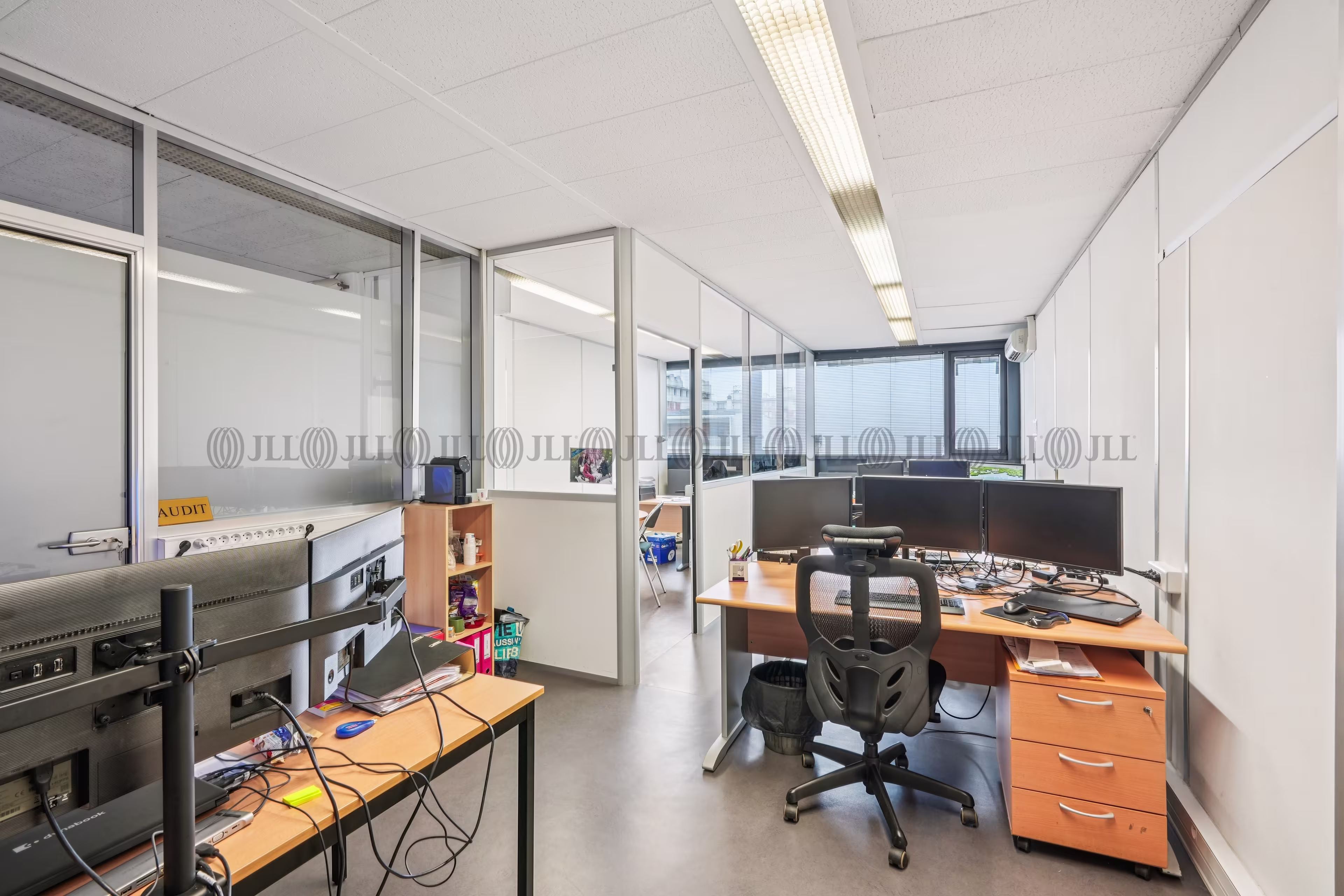 33 AVENUE PIERRE BROSSOLETTE