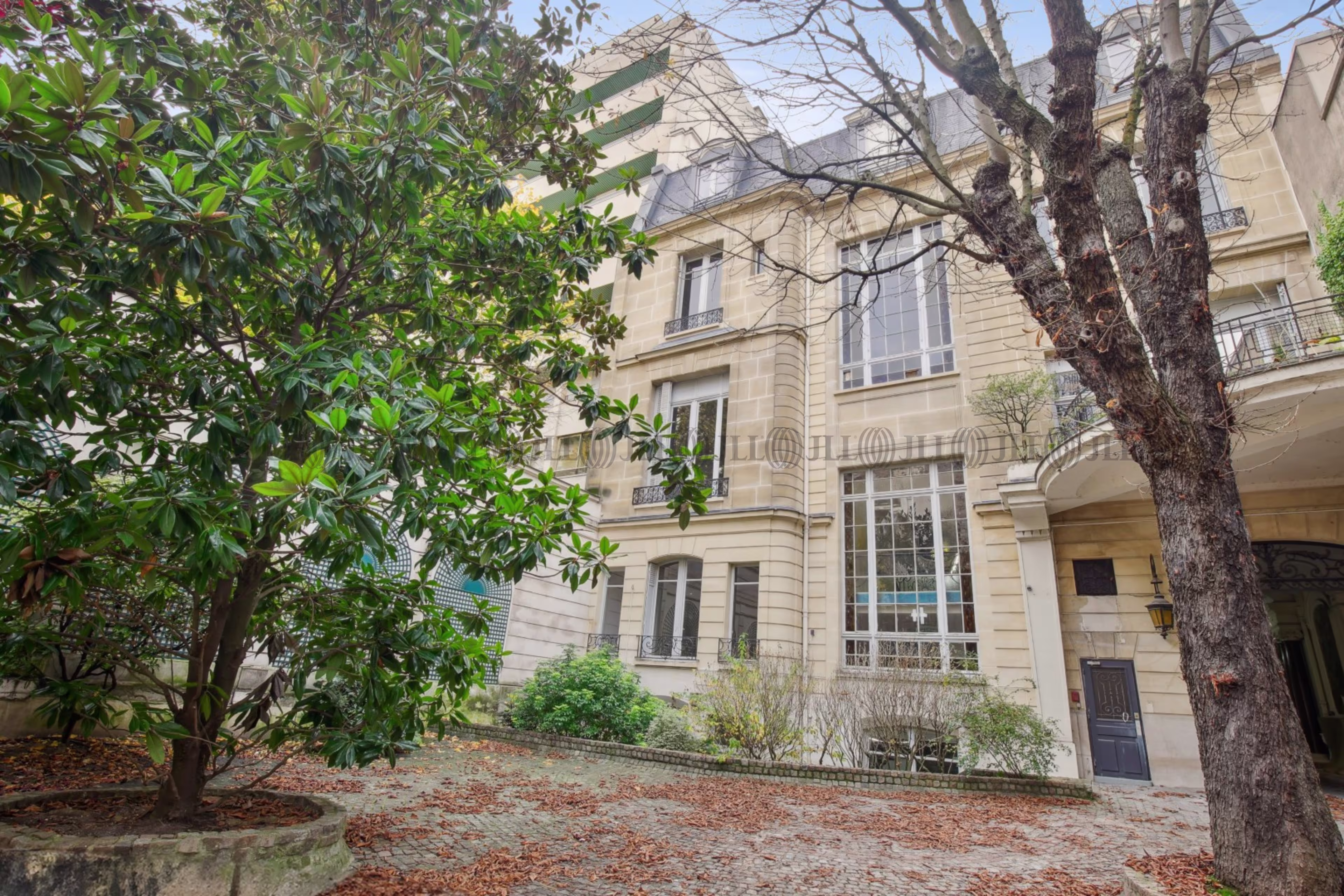 100 AVENUE RAYMOND POINCARE