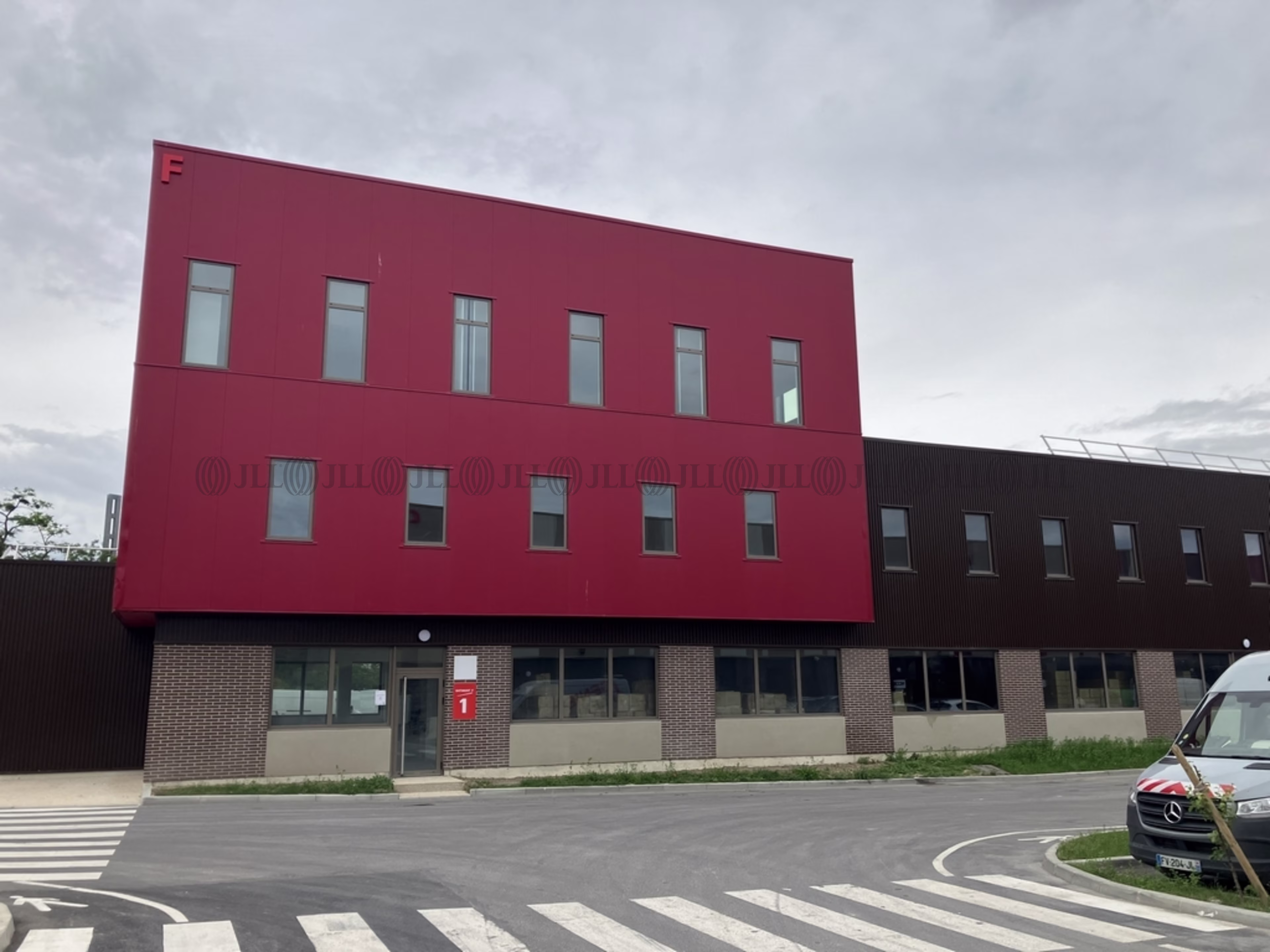  AVENUE DES LOUVRESSES