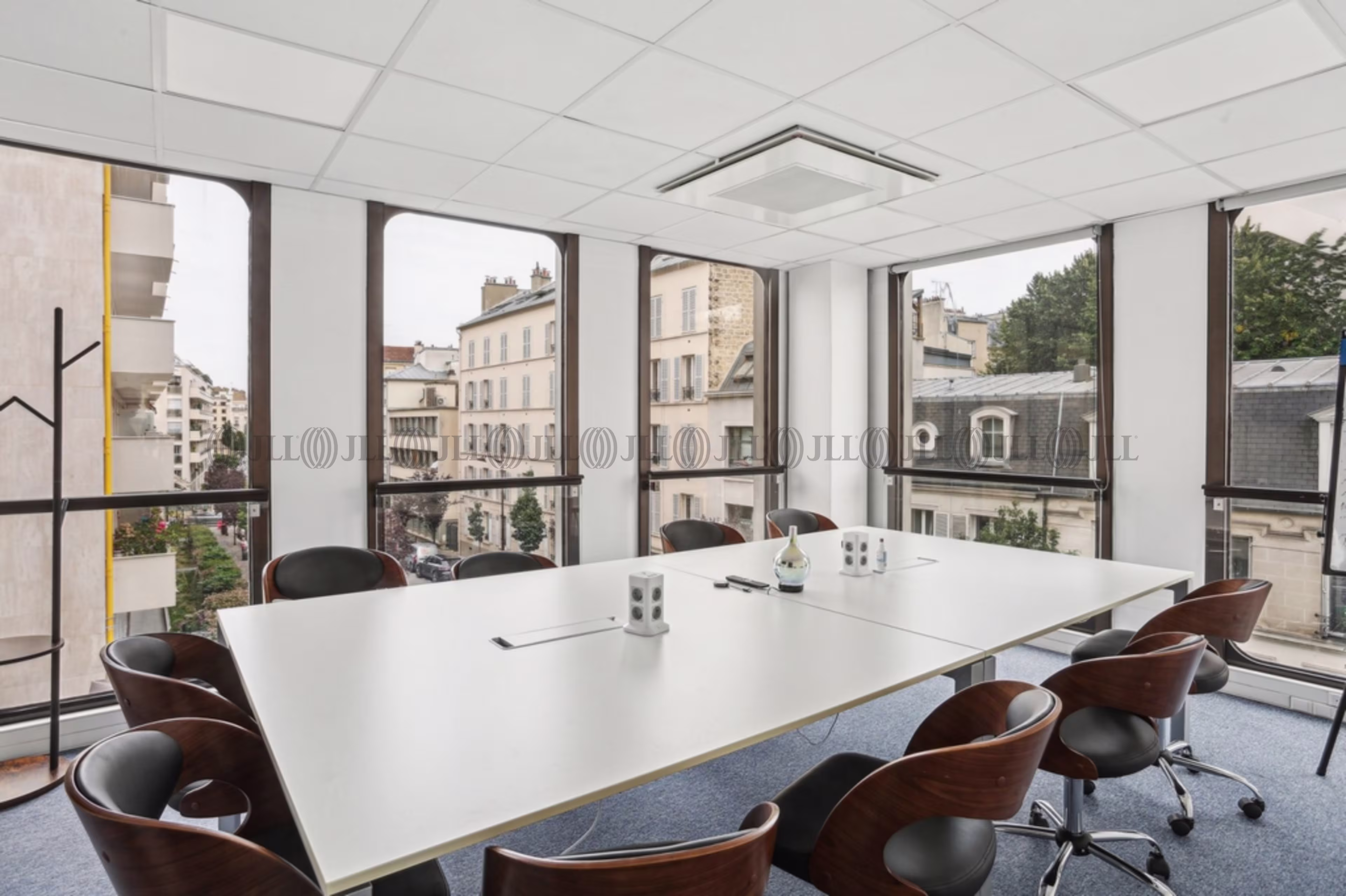 182 AVENUE CHARLES DE GAULLE