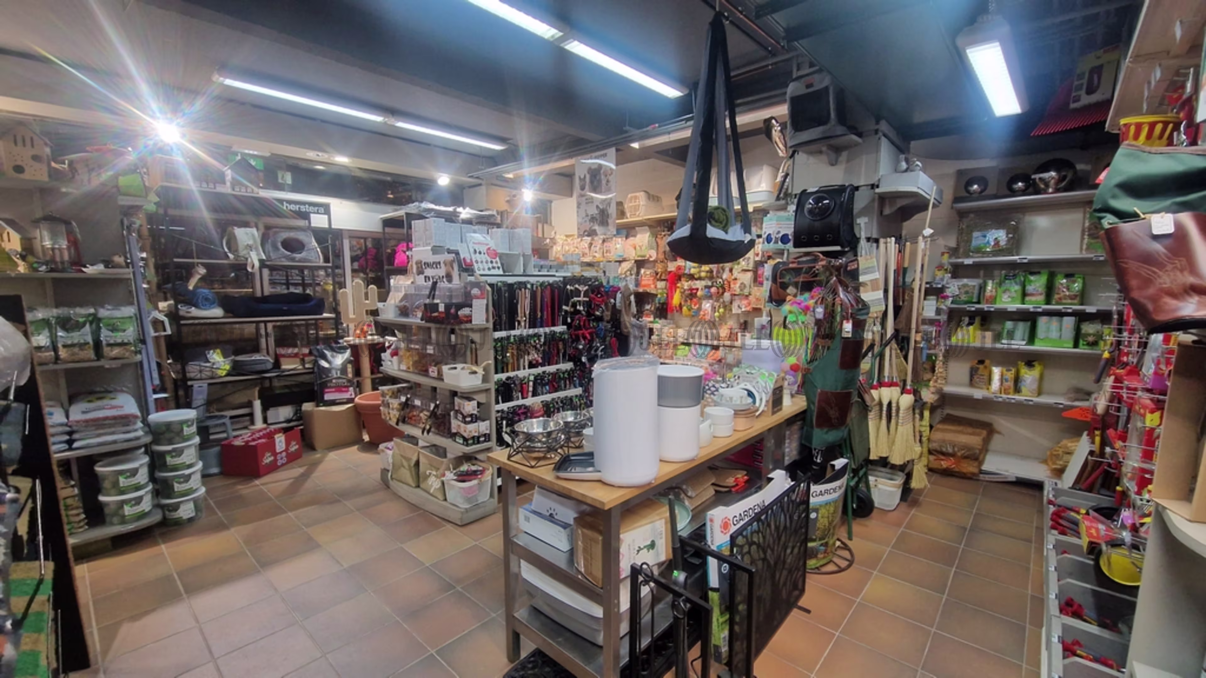 182 AVENUE CHARLES DE GAULLE