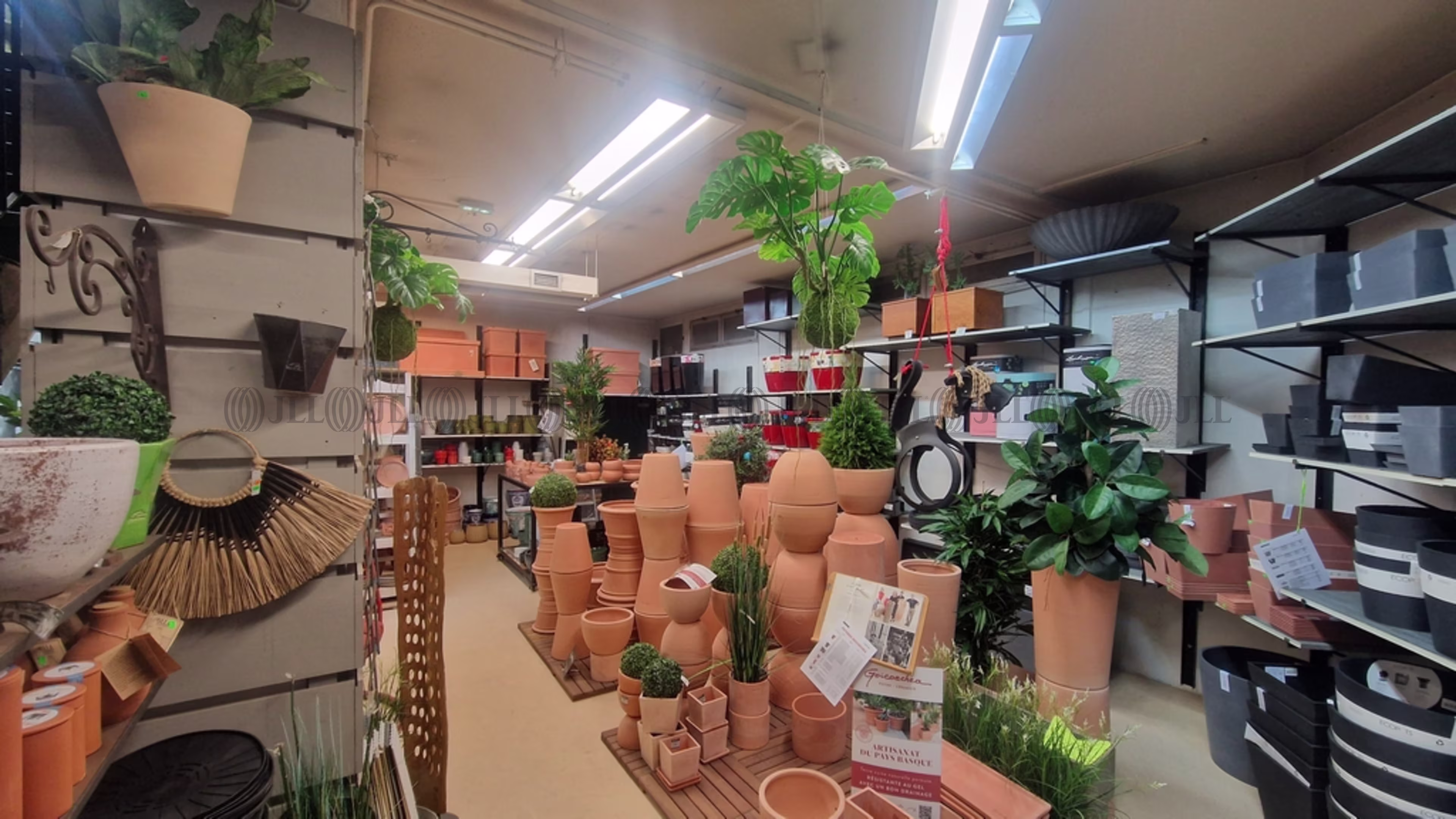 182 AVENUE CHARLES DE GAULLE