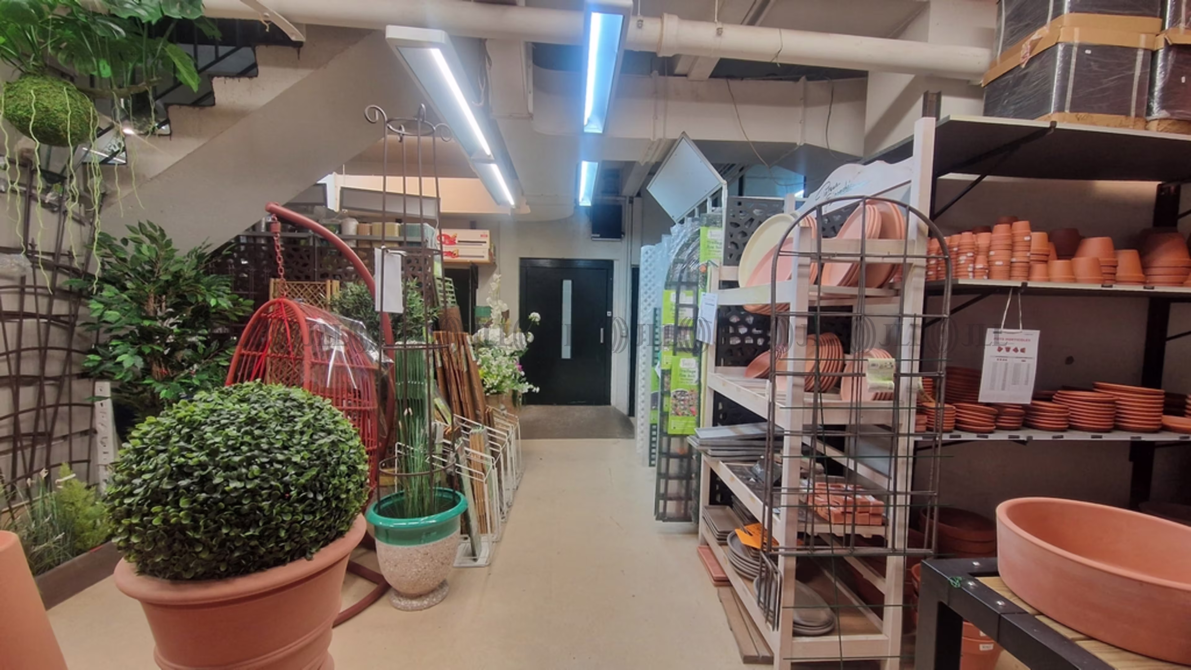 182 AVENUE CHARLES DE GAULLE