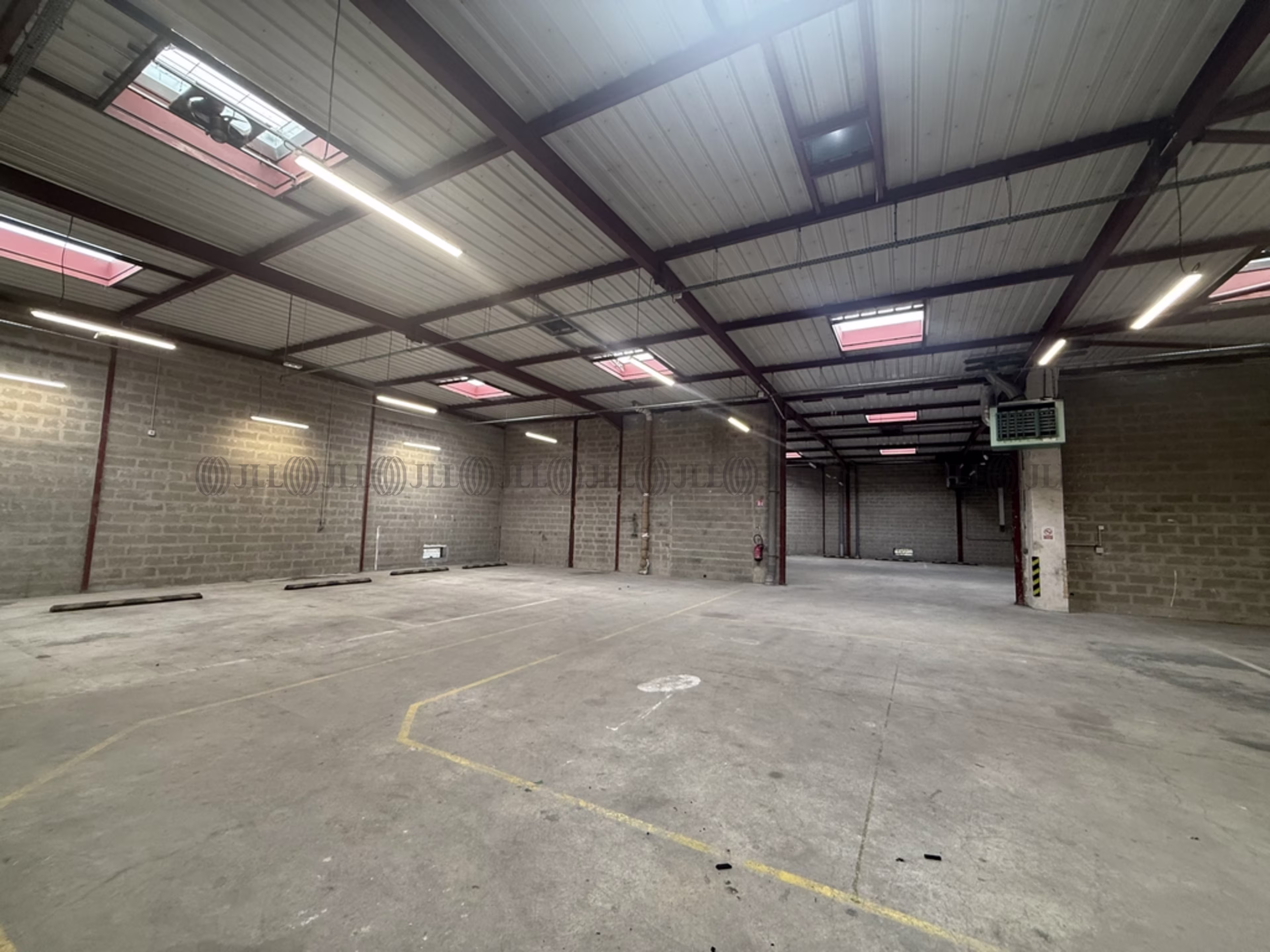 36 RUE DES FRERES LUMIERE