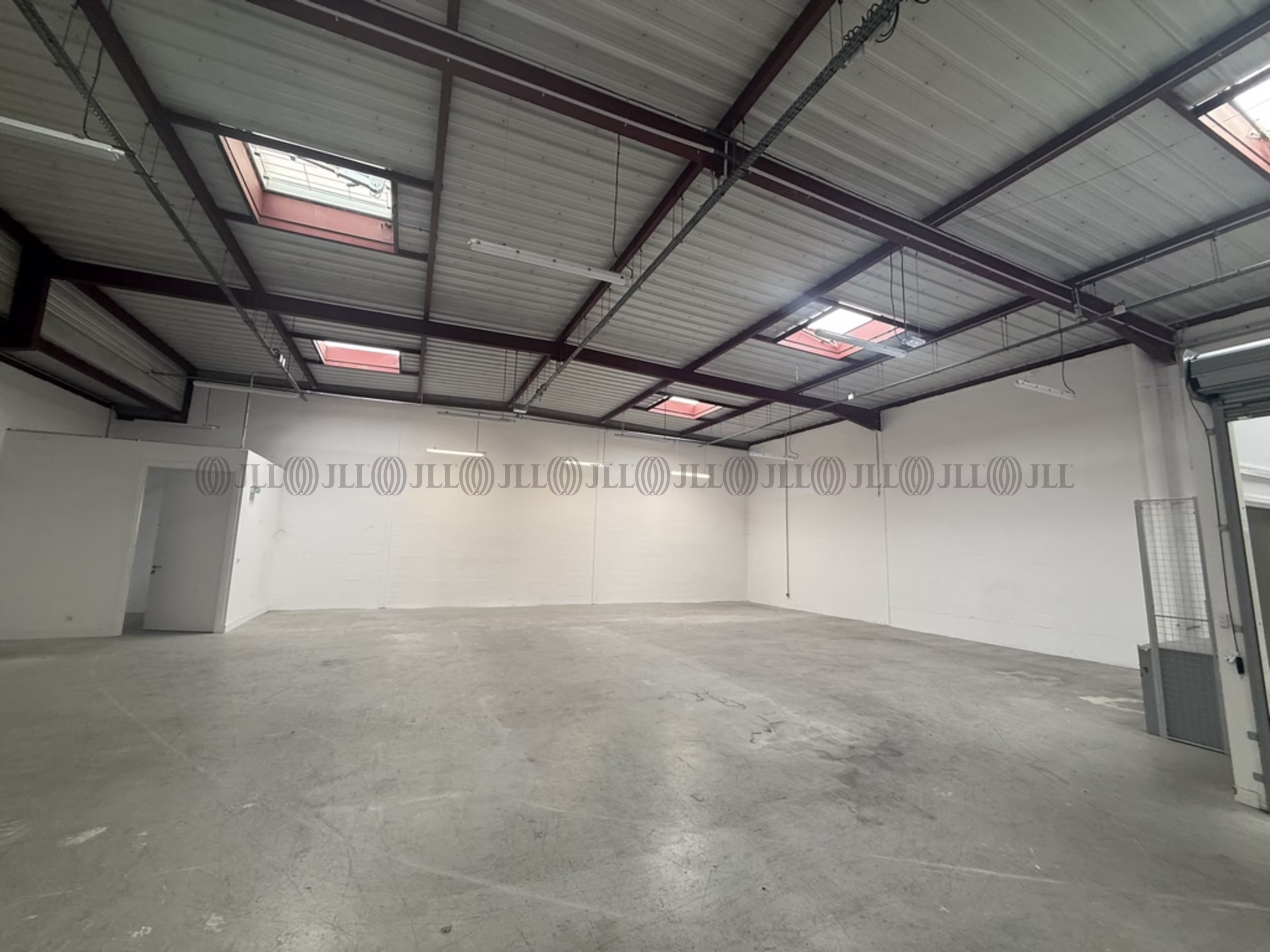 36 RUE DES FRERES LUMIERE