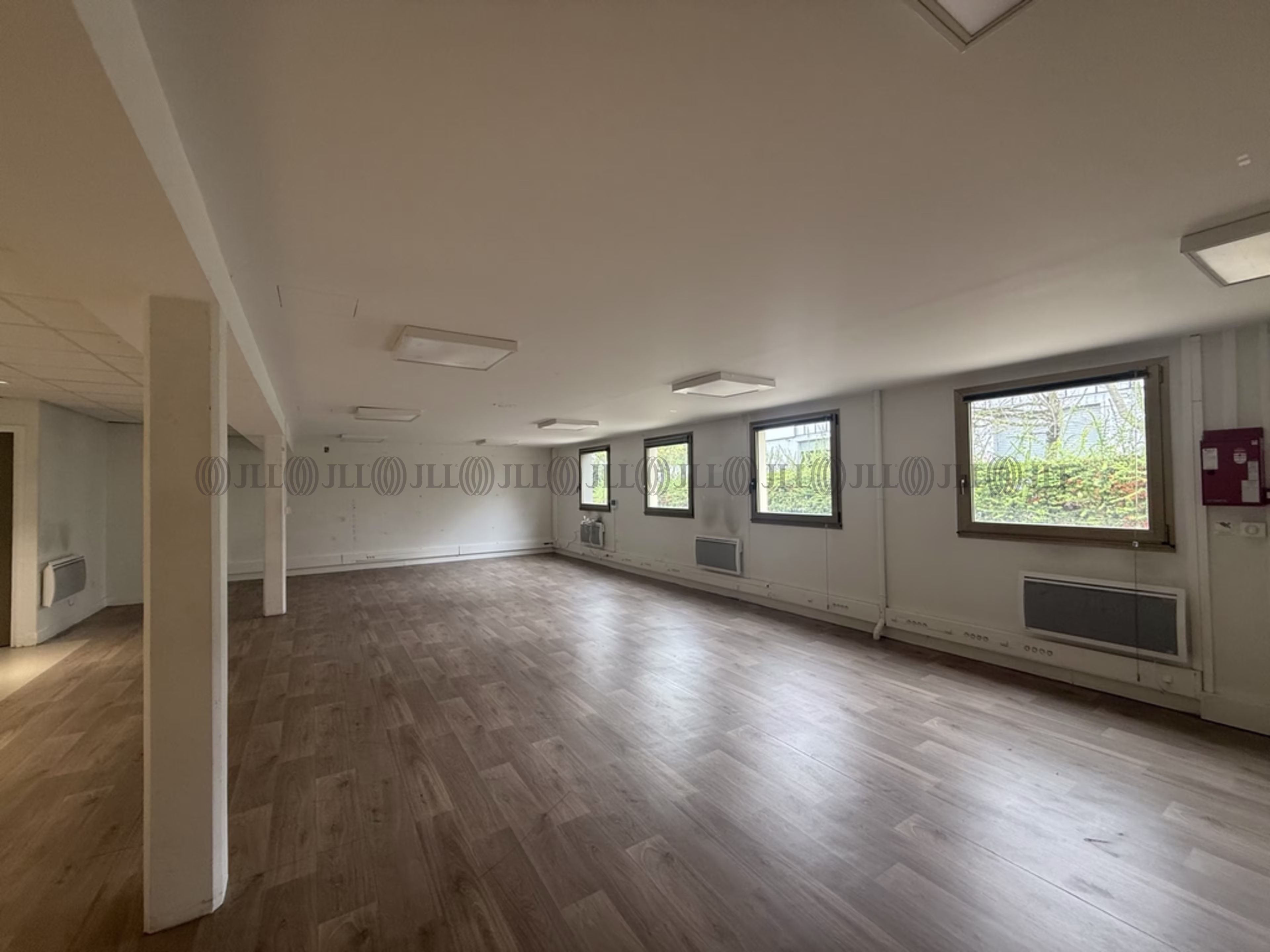 36 RUE DES FRERES LUMIERE