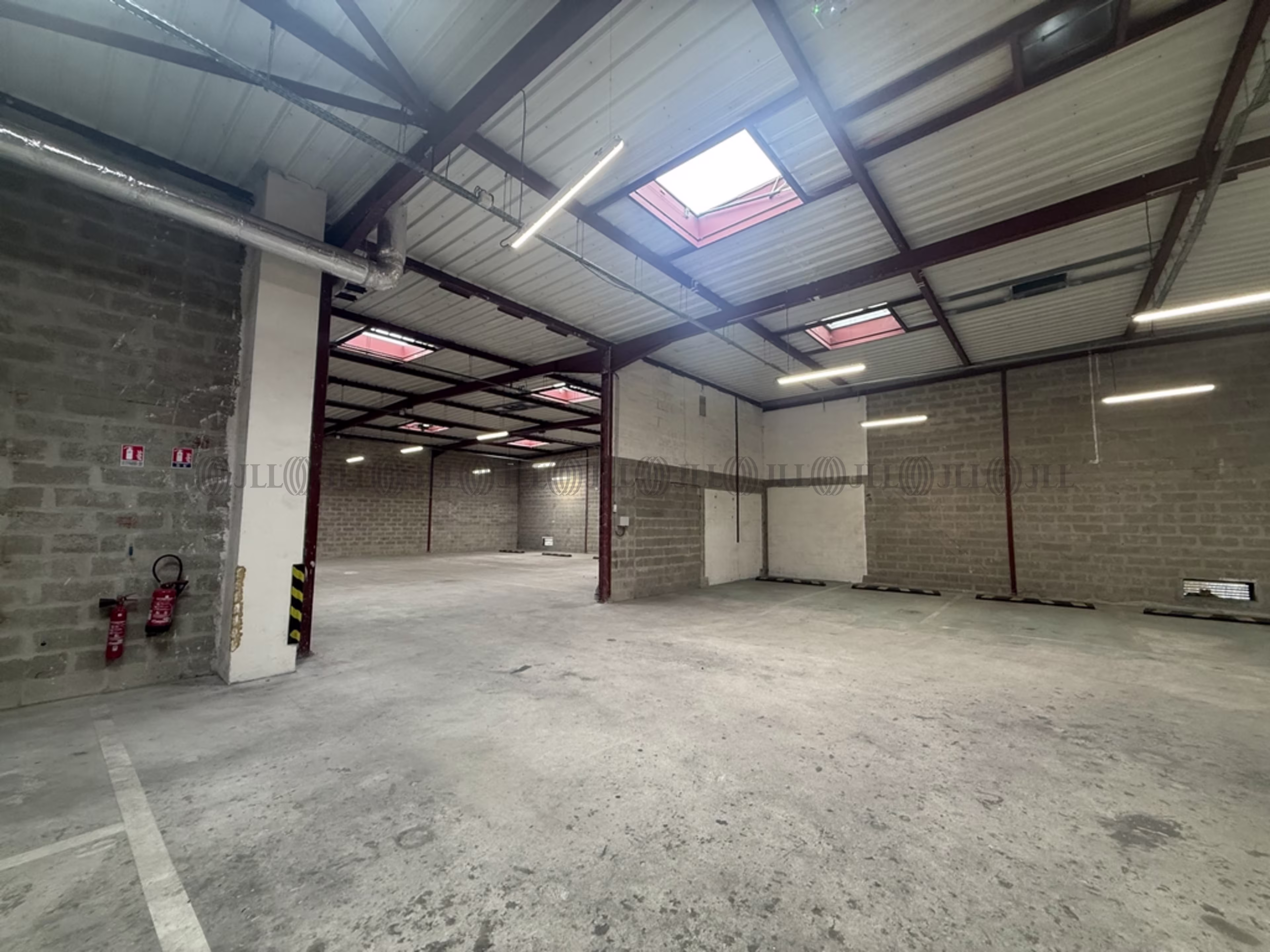 36 RUE DES FRERES LUMIERE