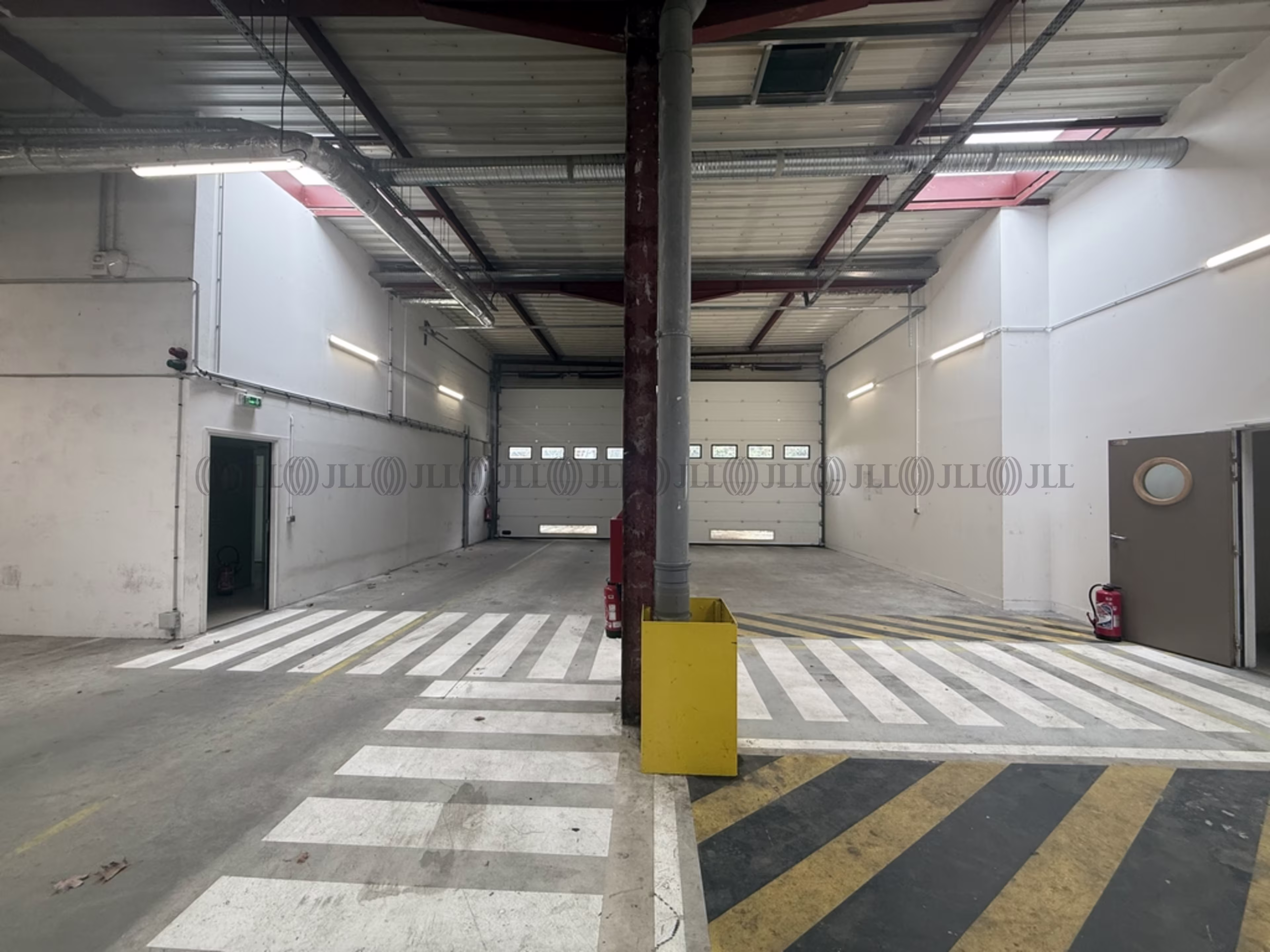 36 RUE DES FRERES LUMIERE