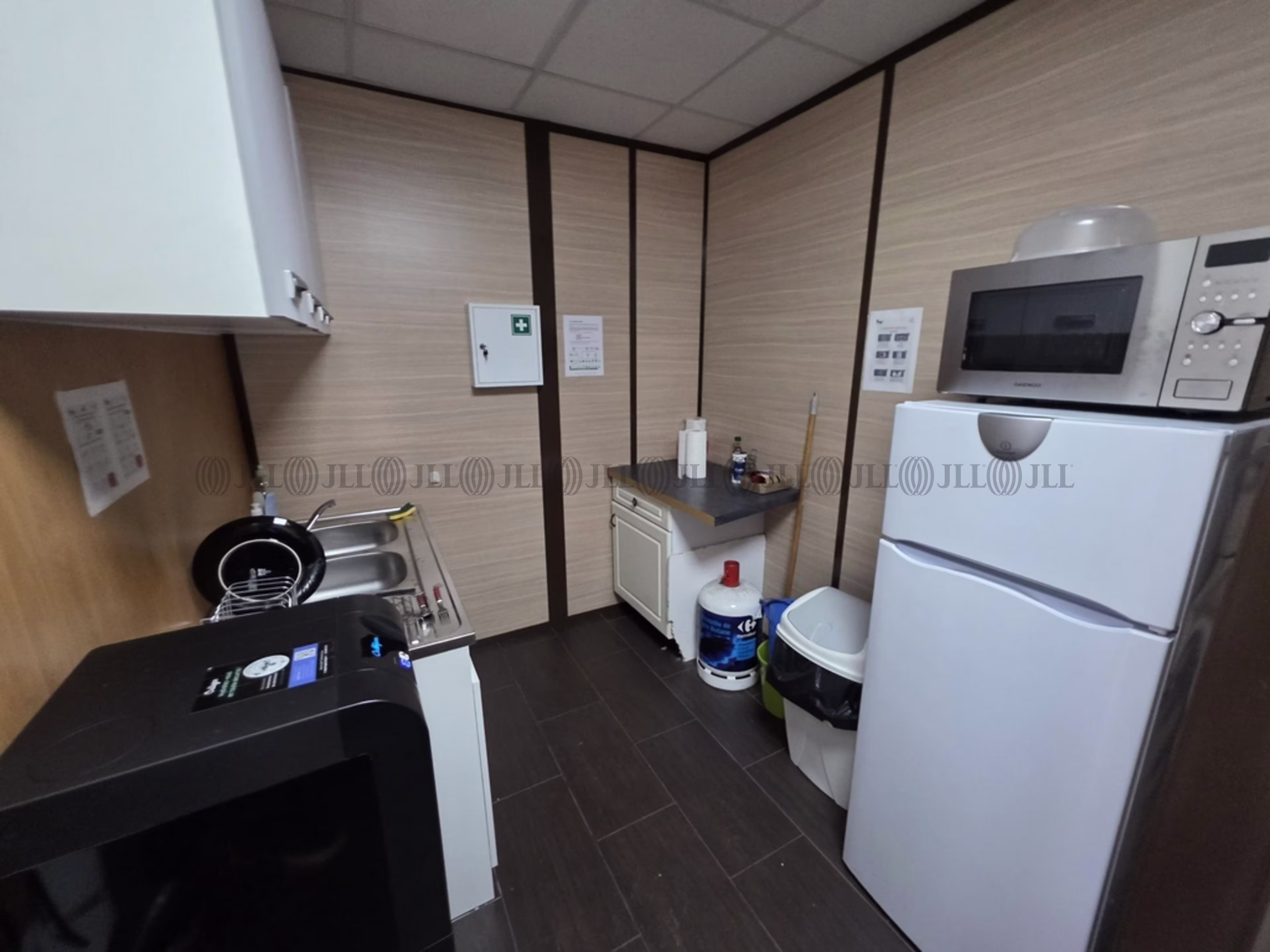 5 AVENUE LIONEL TERRAY