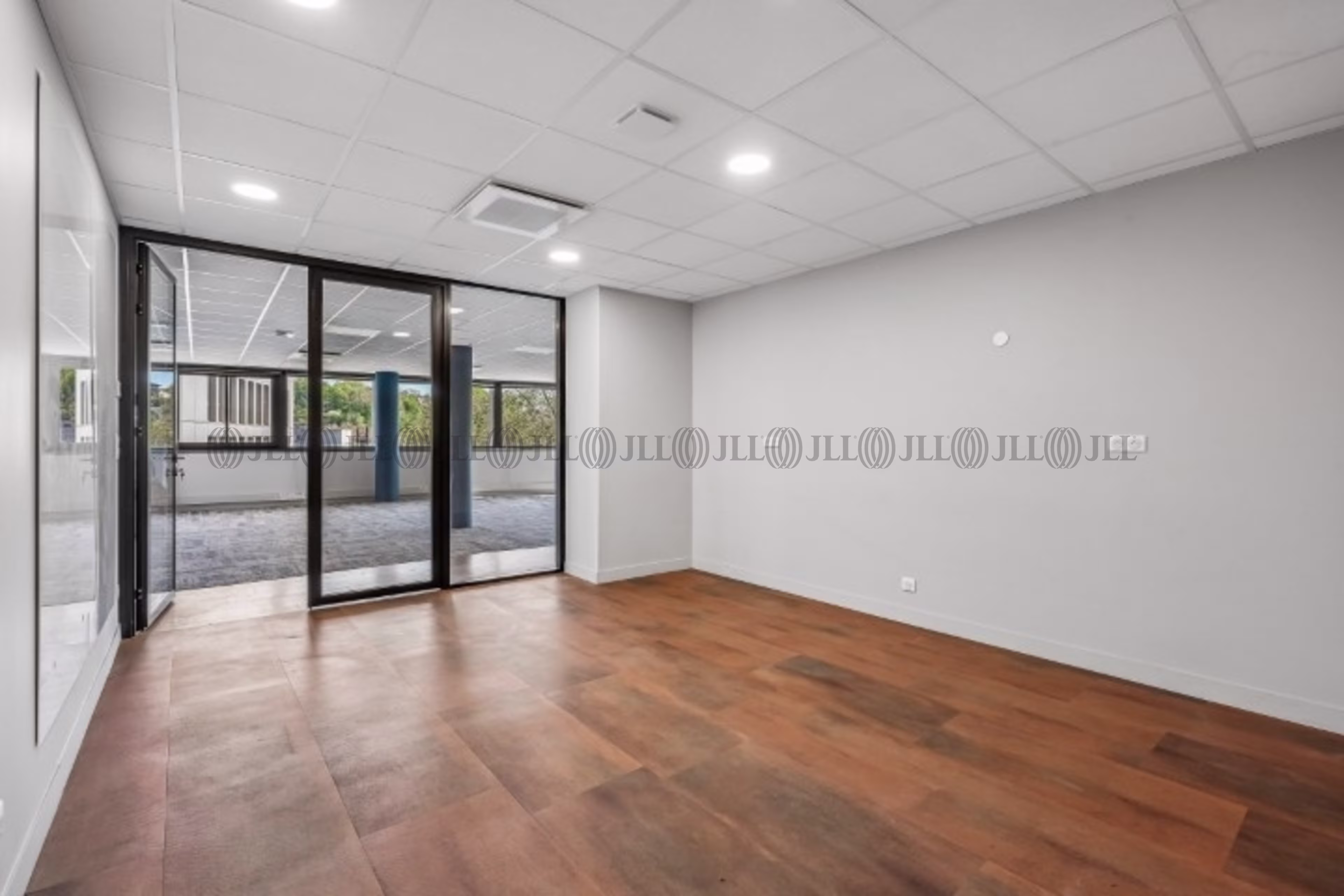 120 RUE DE SAINT CYR