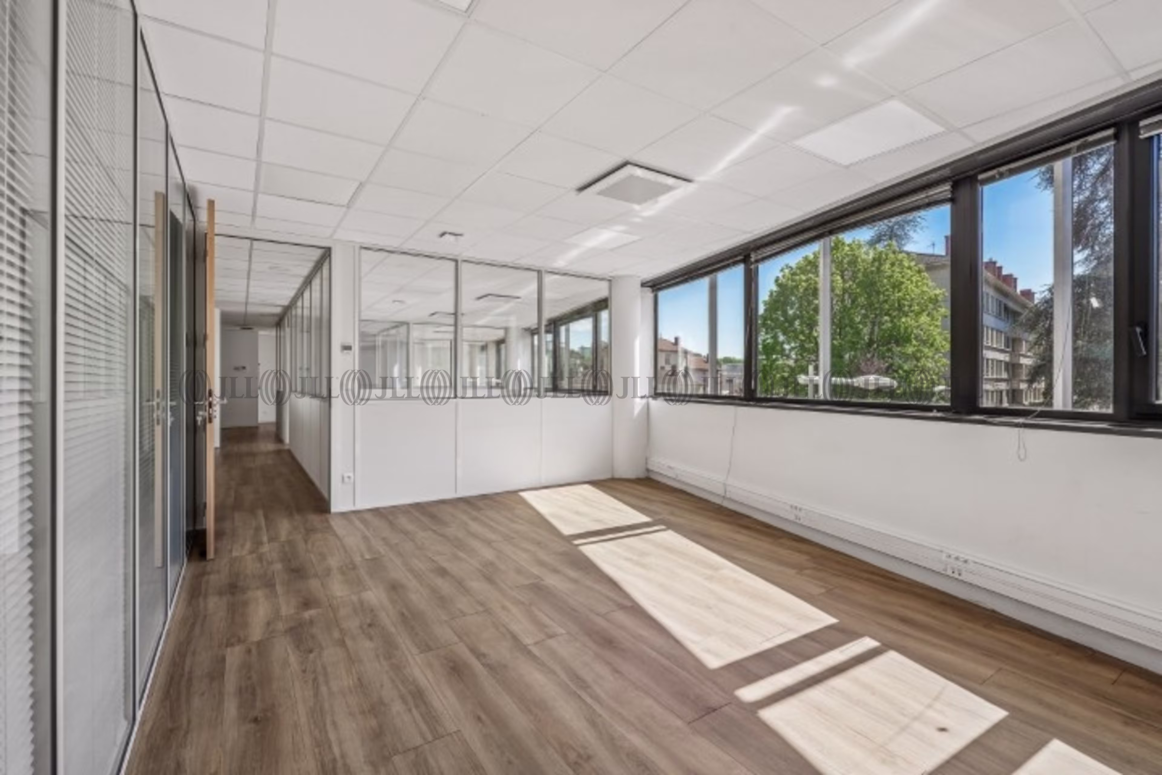 120 RUE DE SAINT CYR