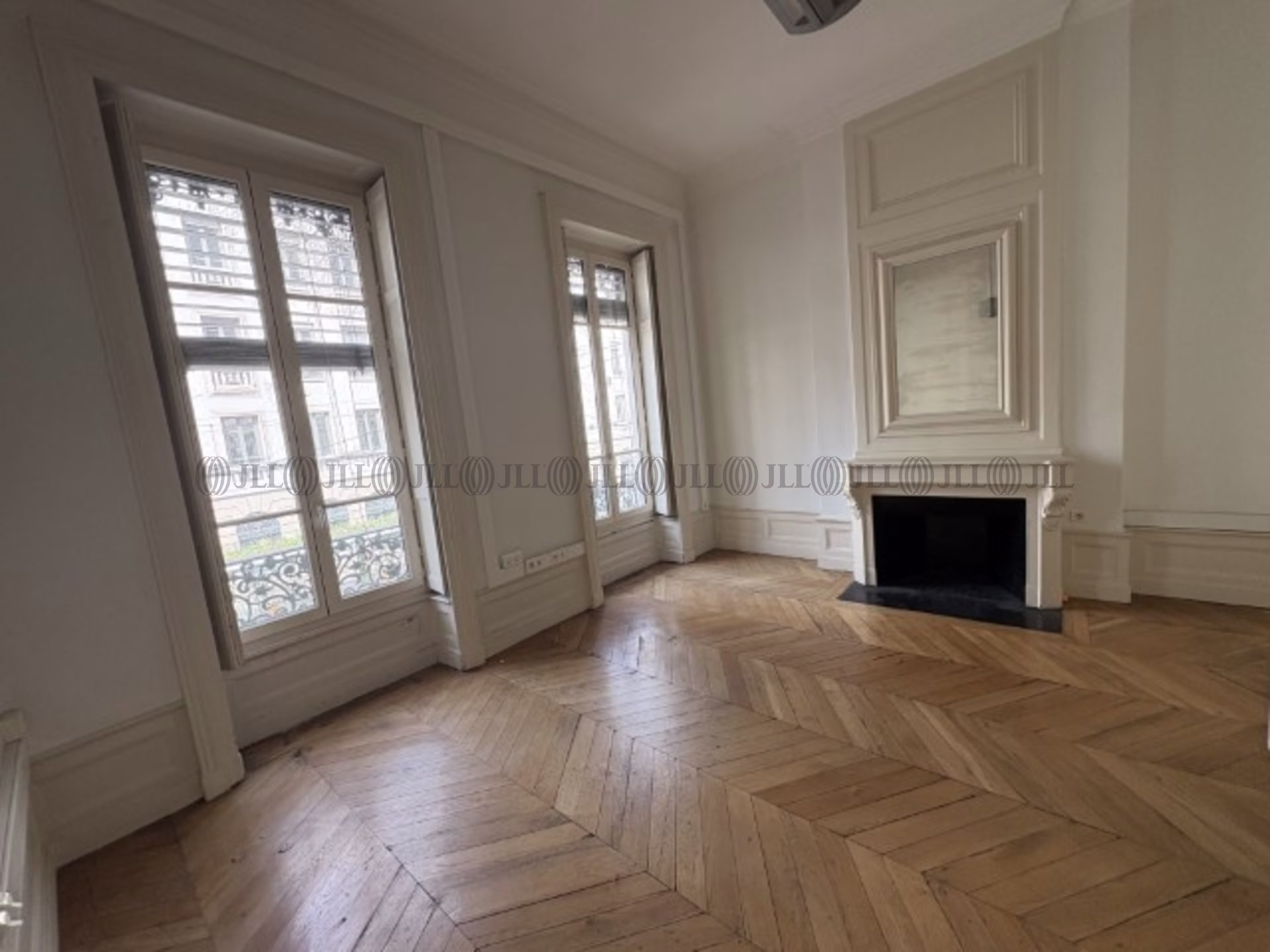 9 RUE DE LA REPUBLIQUE