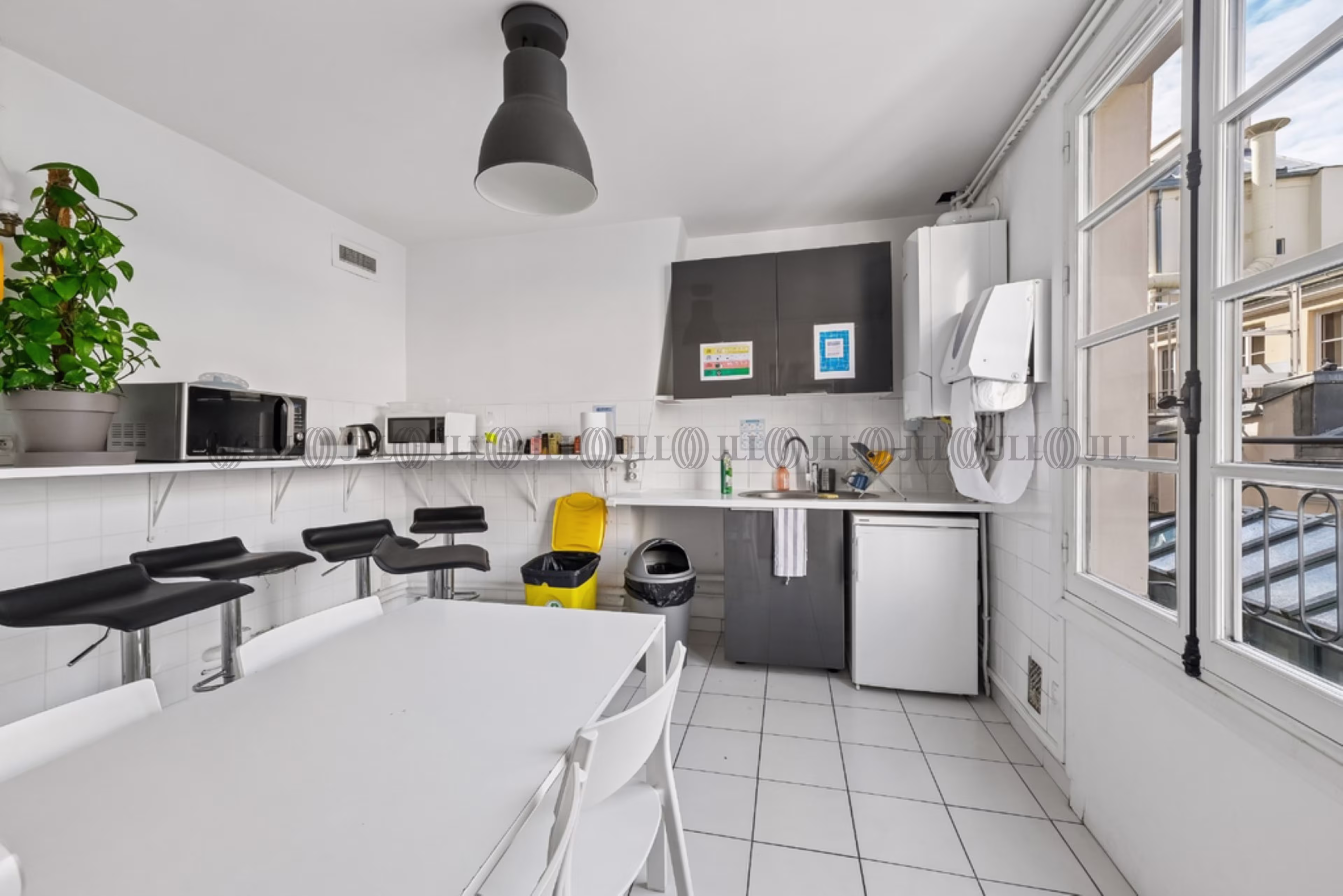 1 RUE D'HAUTEVILLE