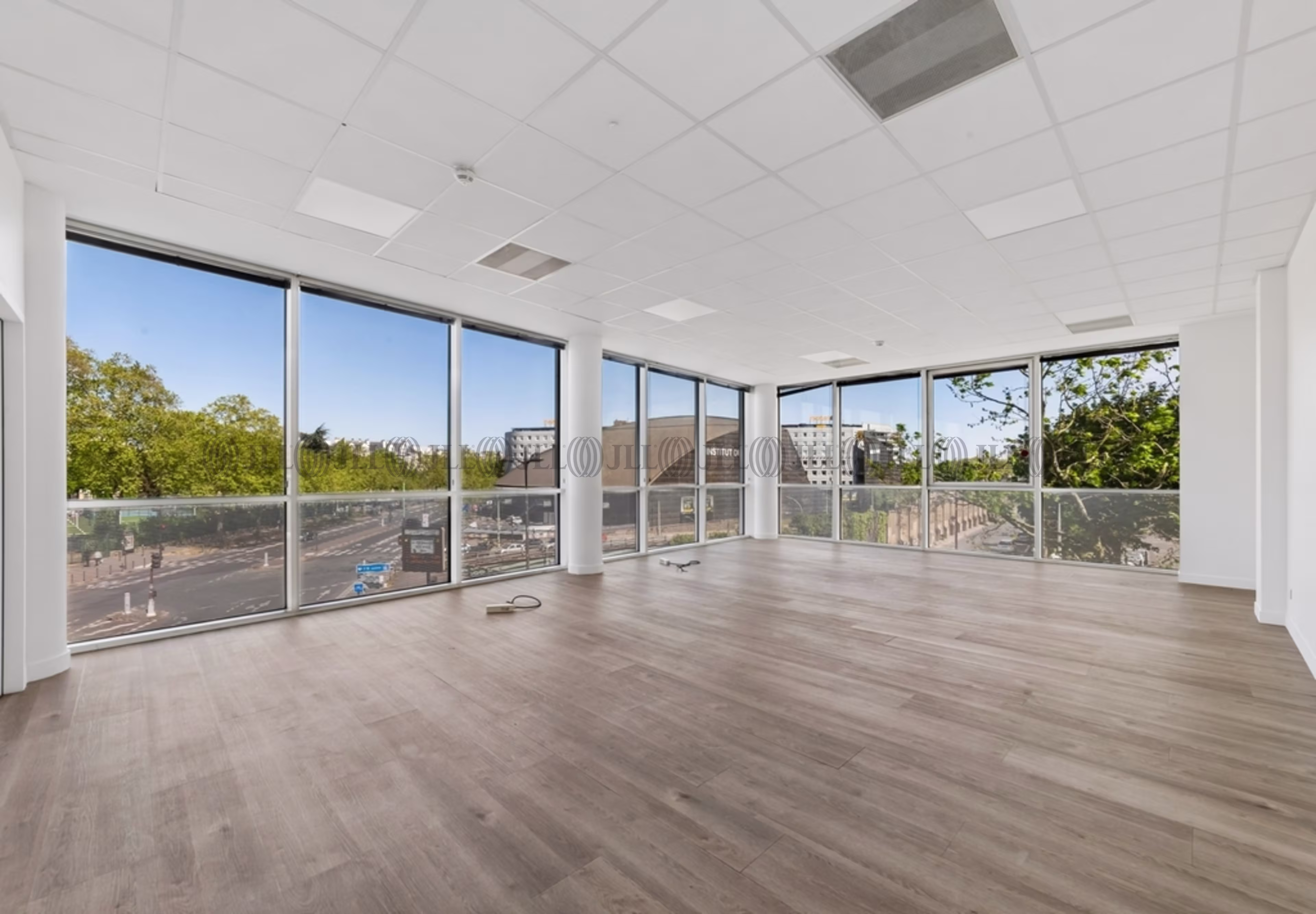 143 BOULEVARD ROMAIN ROLLAND