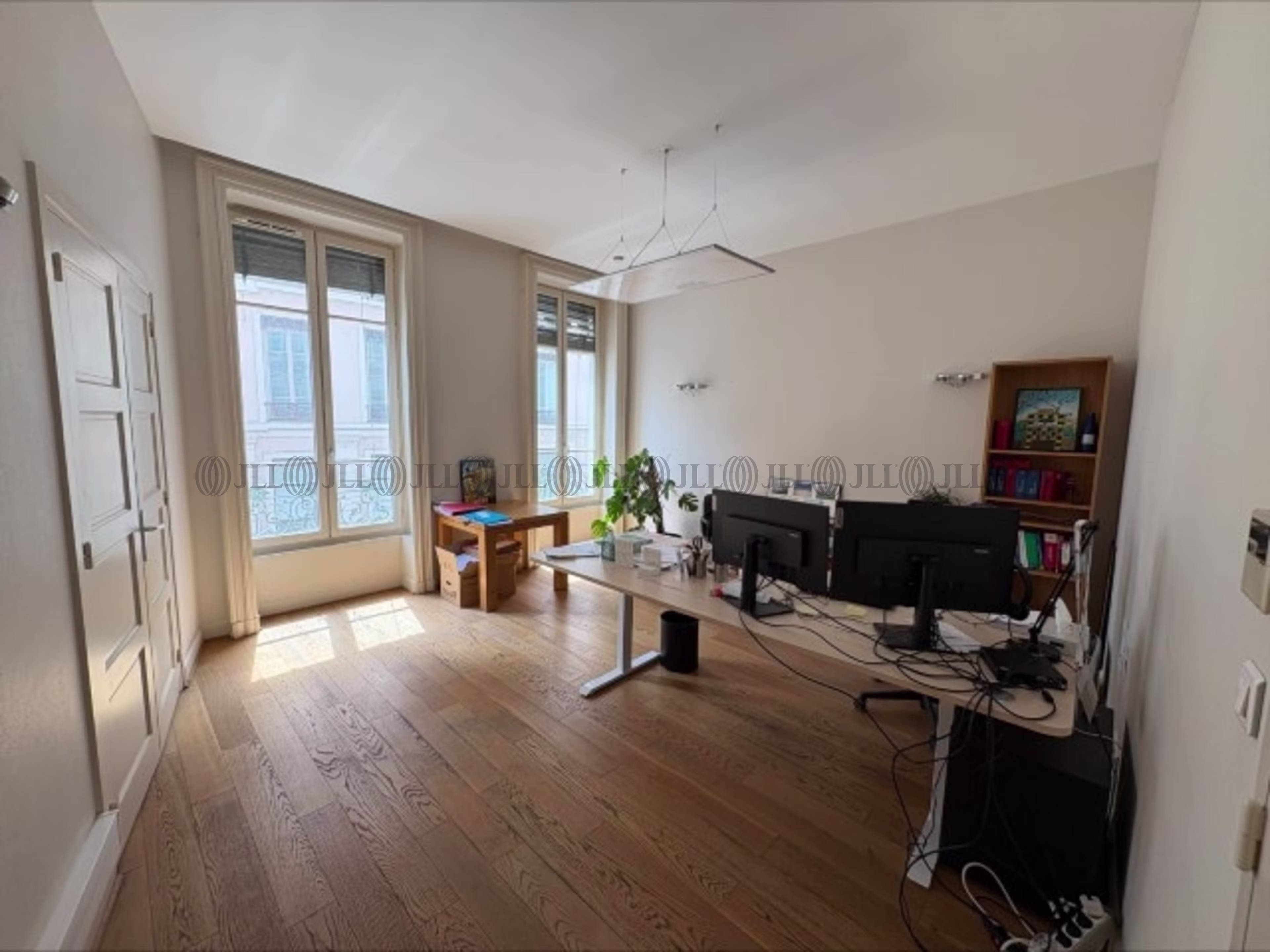 52 RUE DE LA REPUBLIQUE