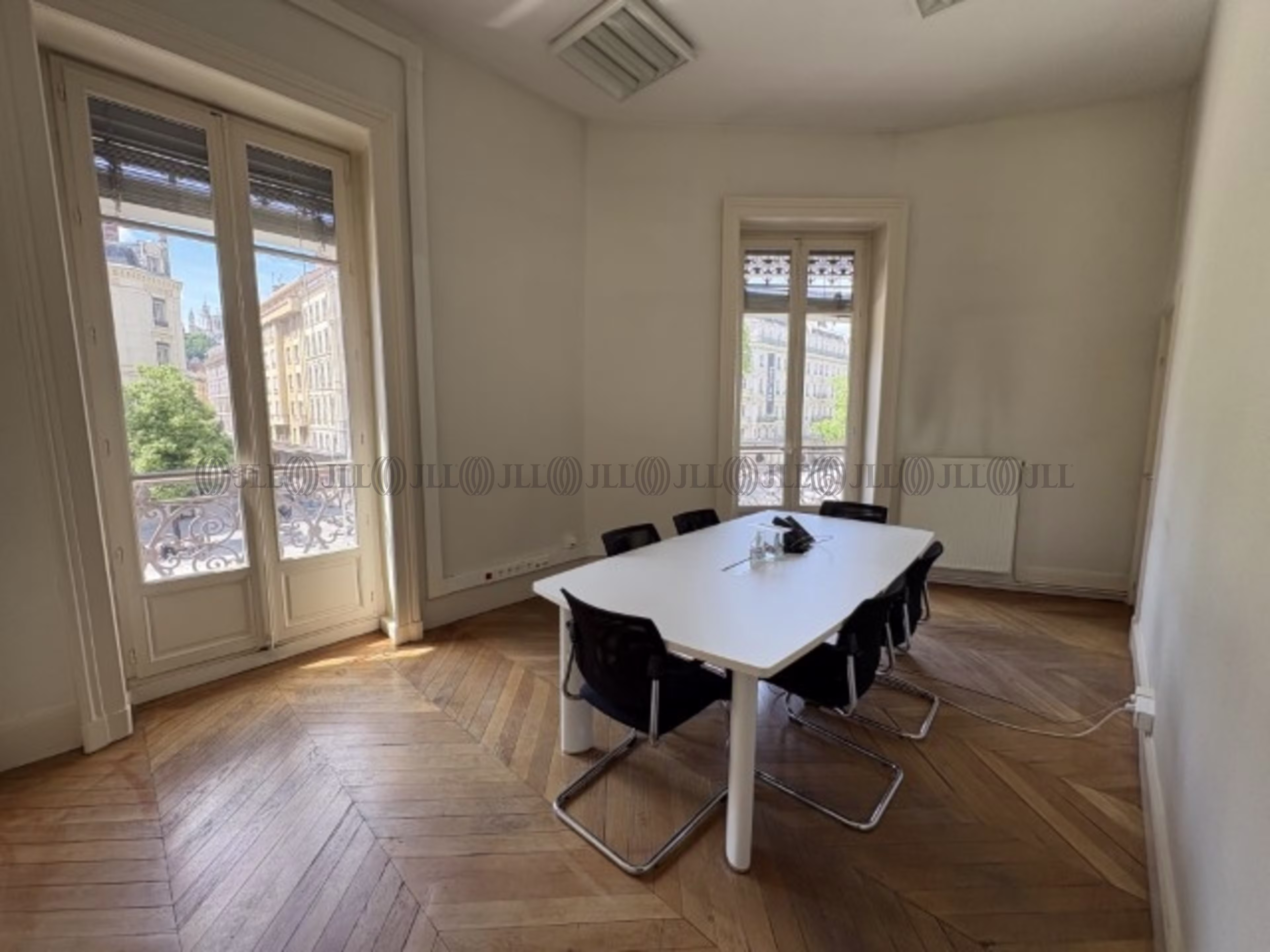 55 RUE DE LA REPUBLIQUE