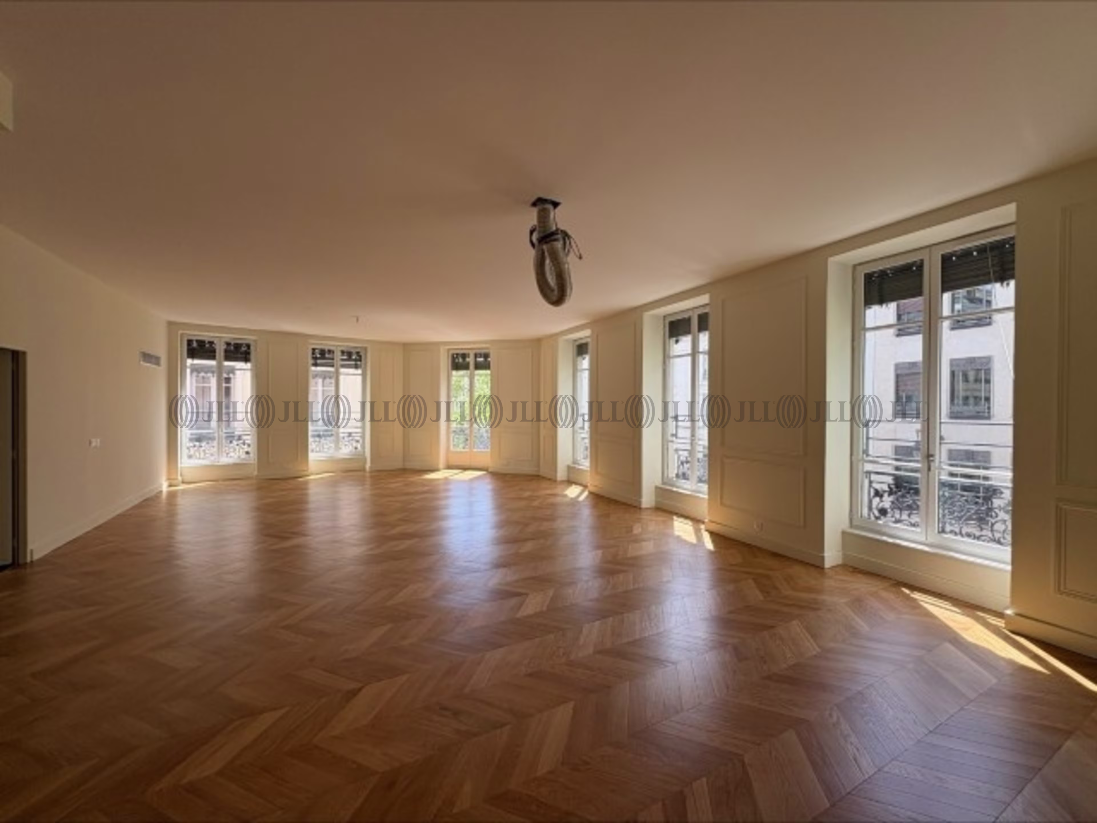 11 RUE DE LA REPUBLIQUE