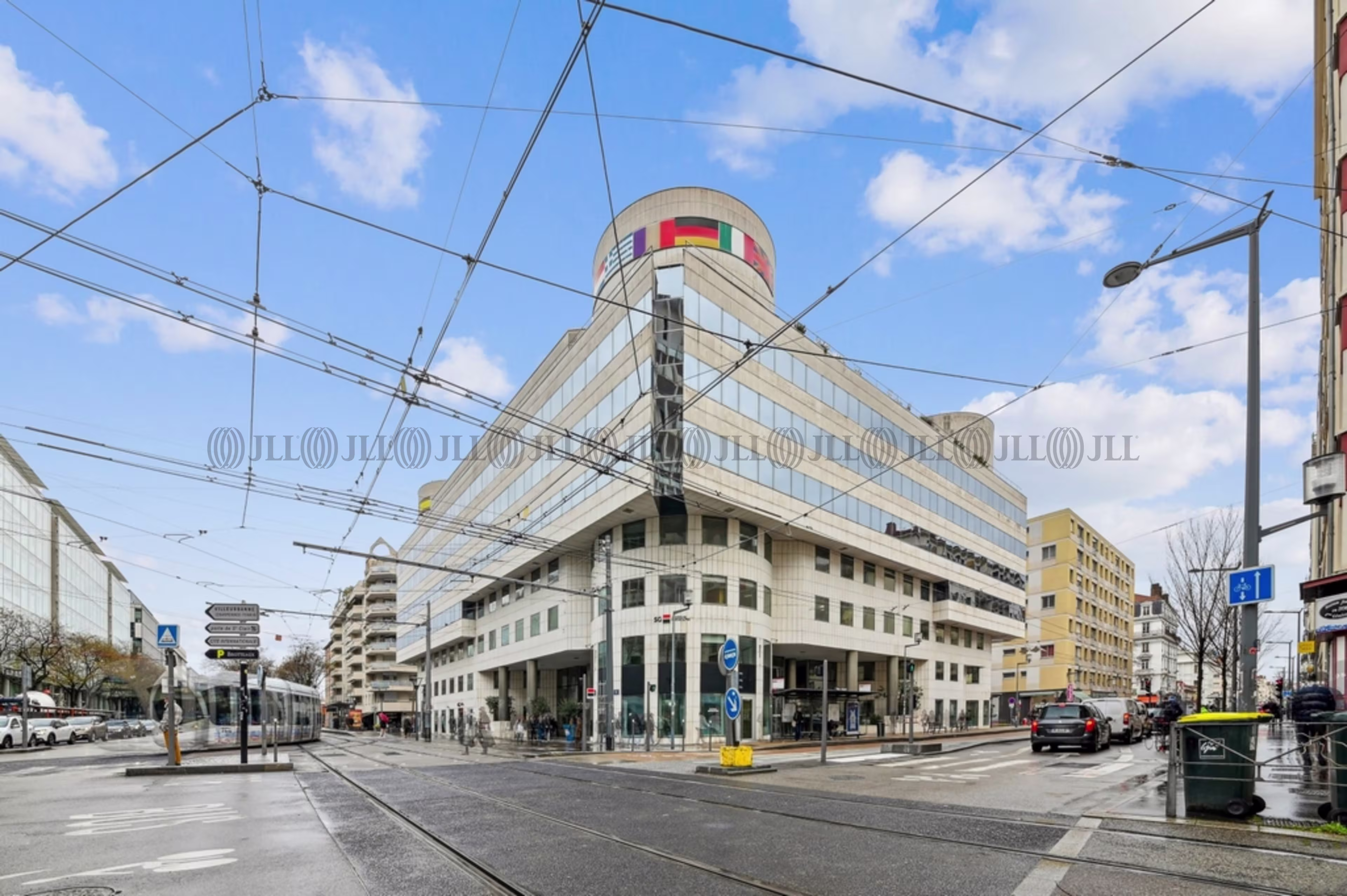 235 COURS LAFAYETTE