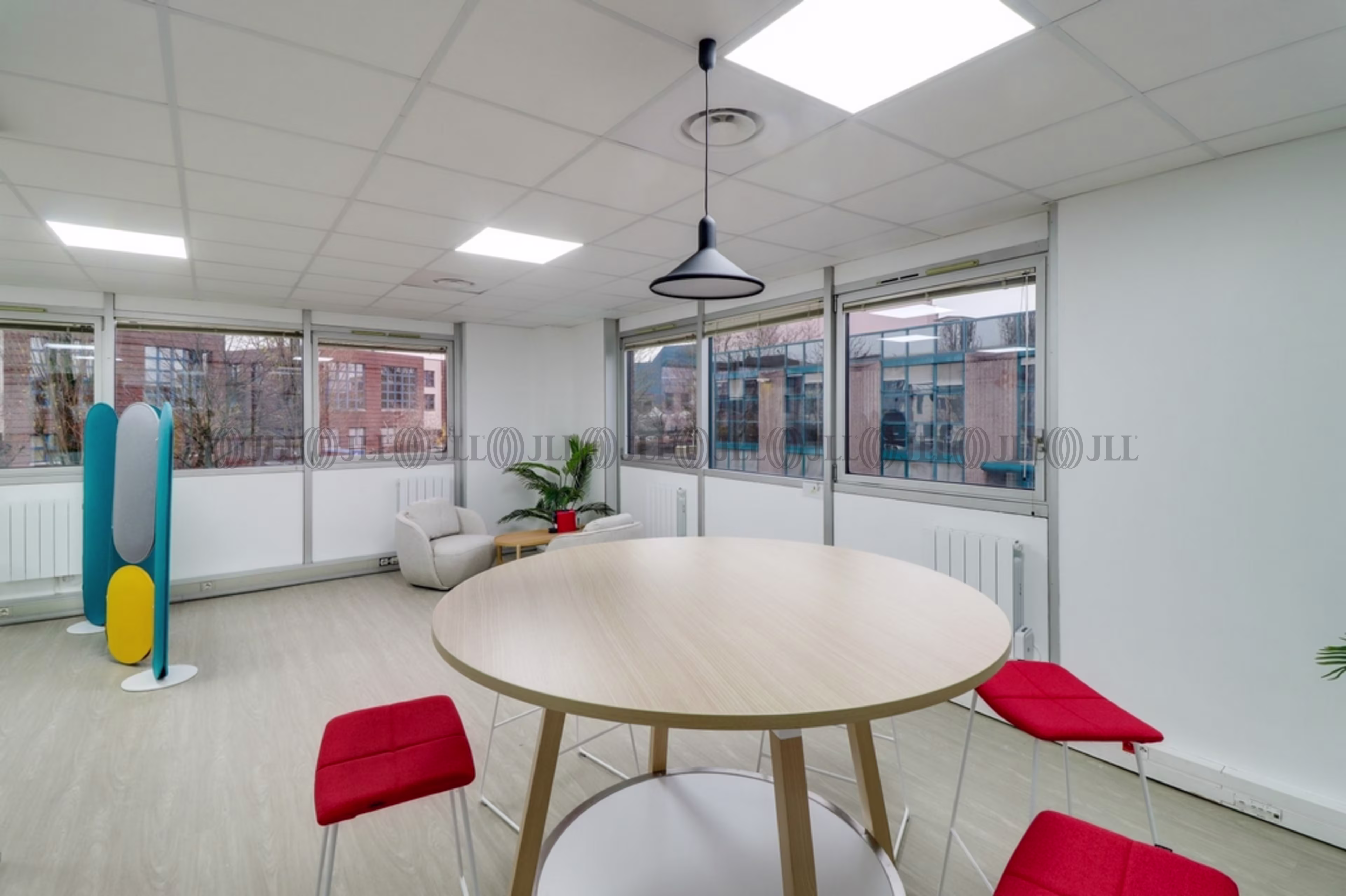 3-7 RUE DES FRERES LUMIERE