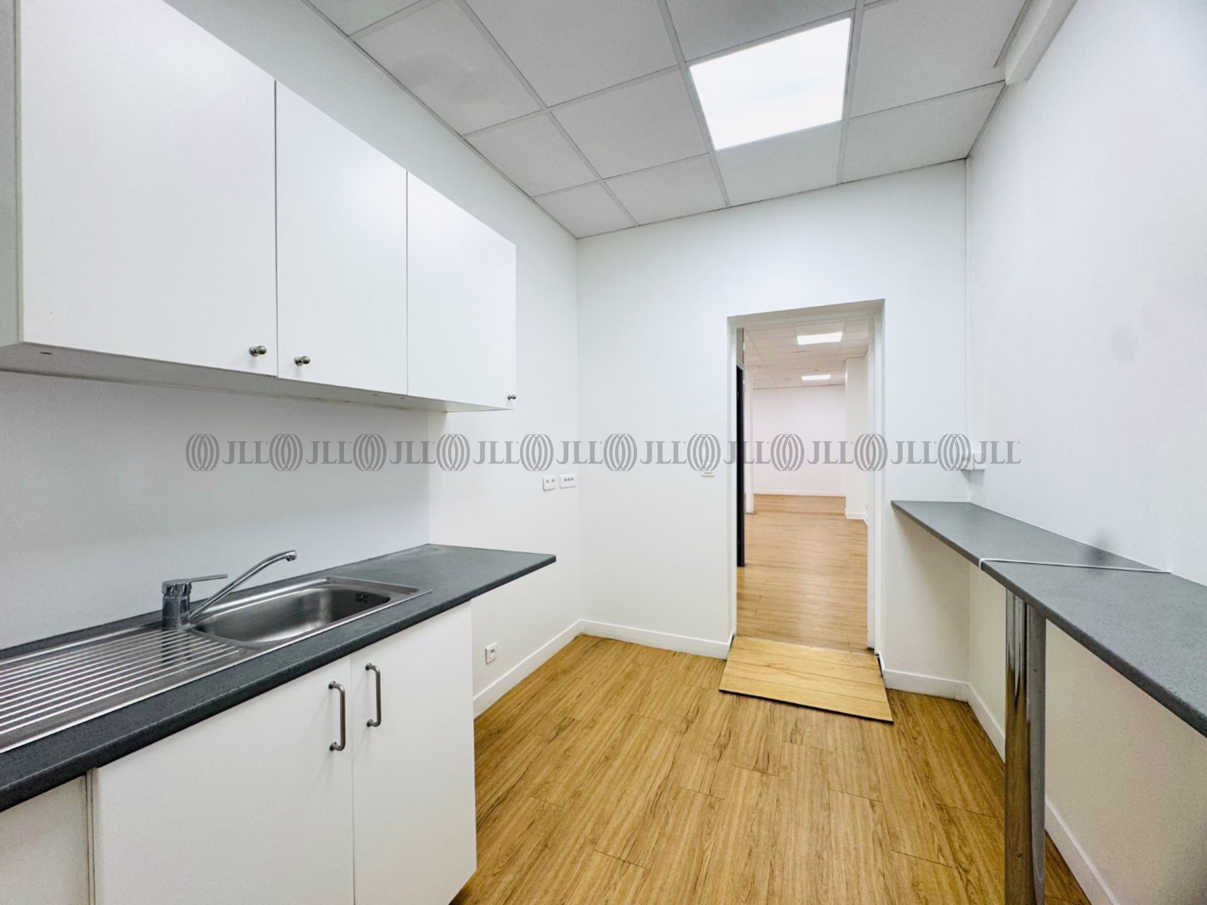 180 BOULEVARD VOLTAIRE
