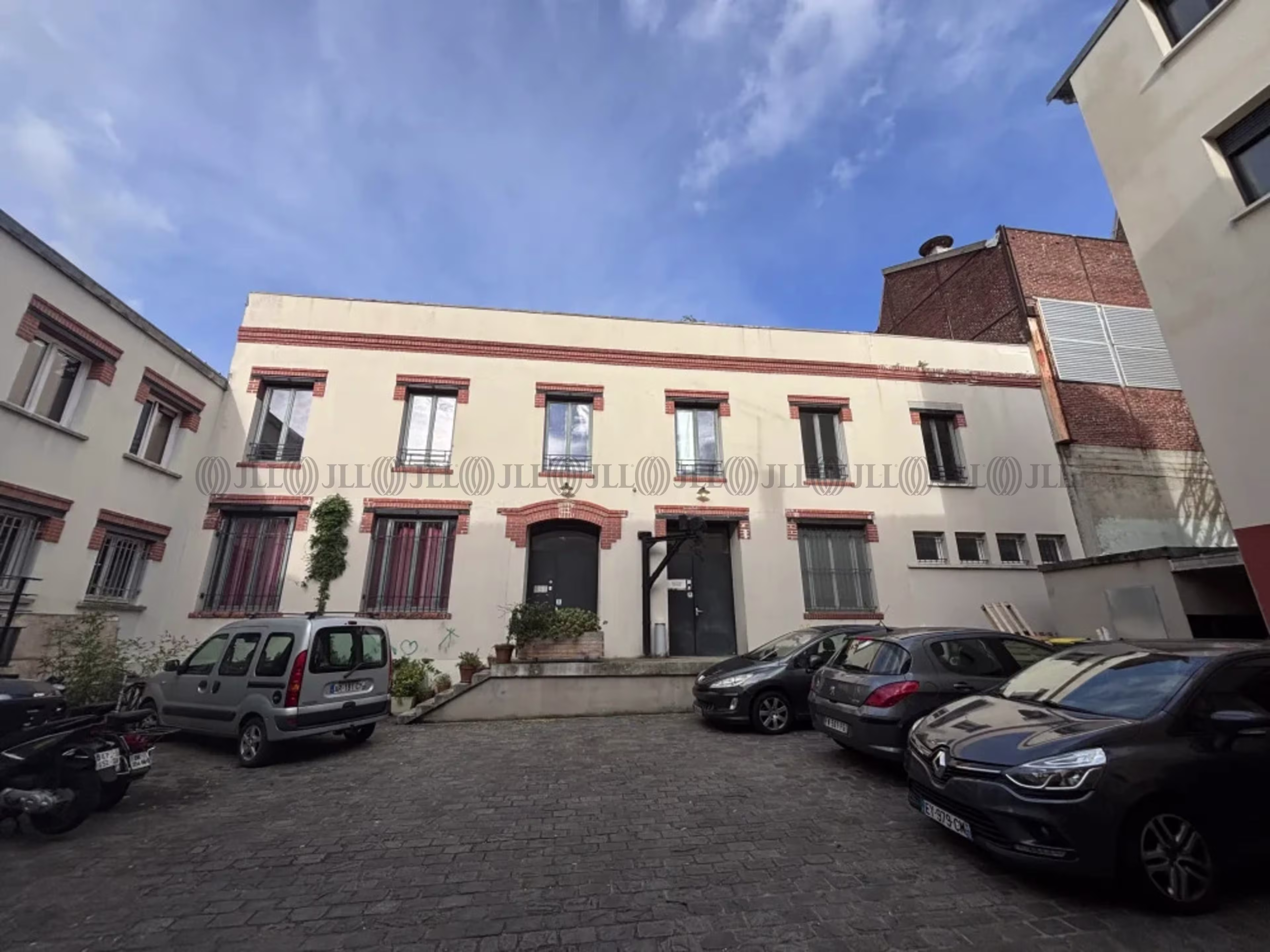 94 RUE DES SORINS