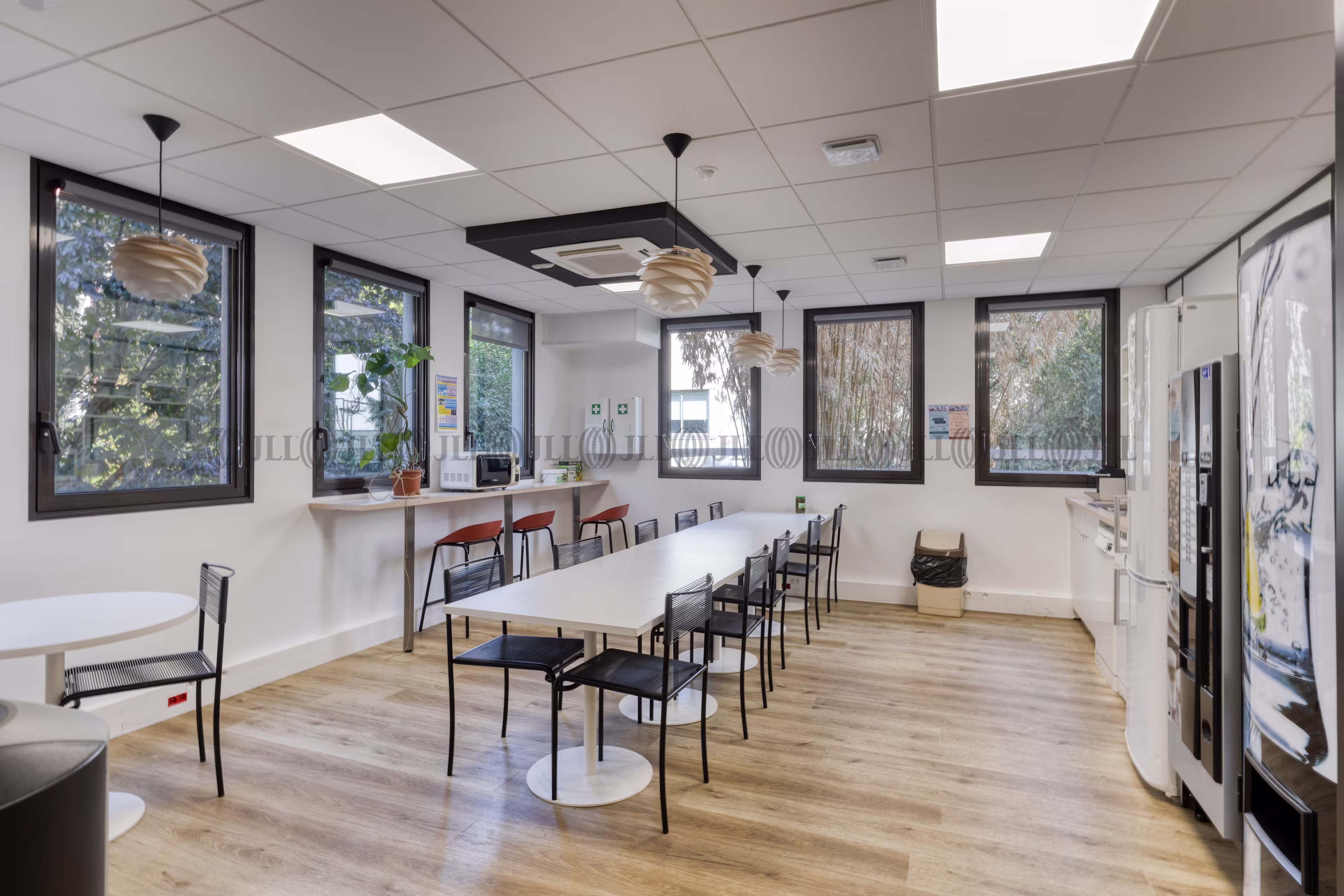 76 AVENUE PIERRE BROSSOLETTE