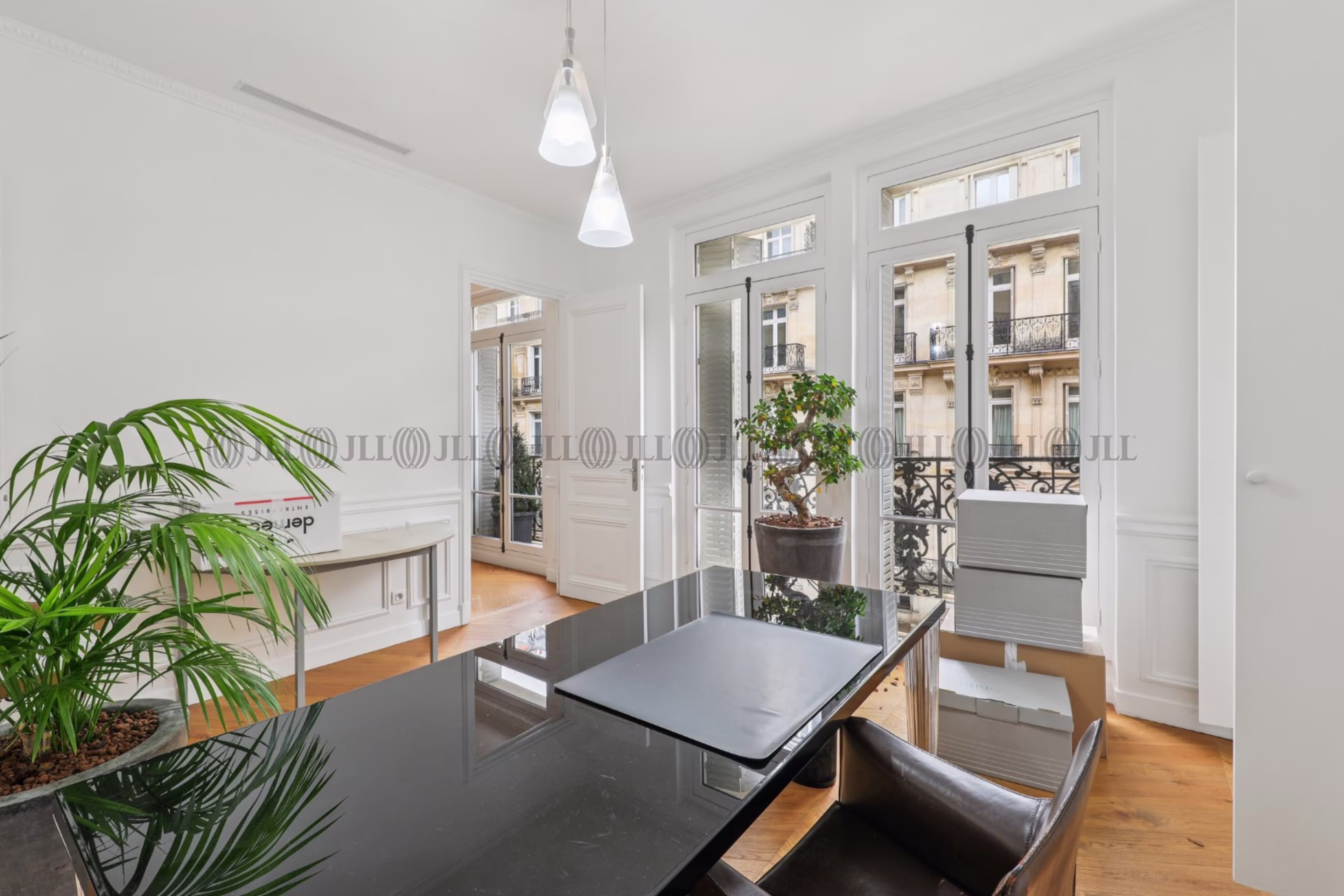 18 RUE MARBEUF