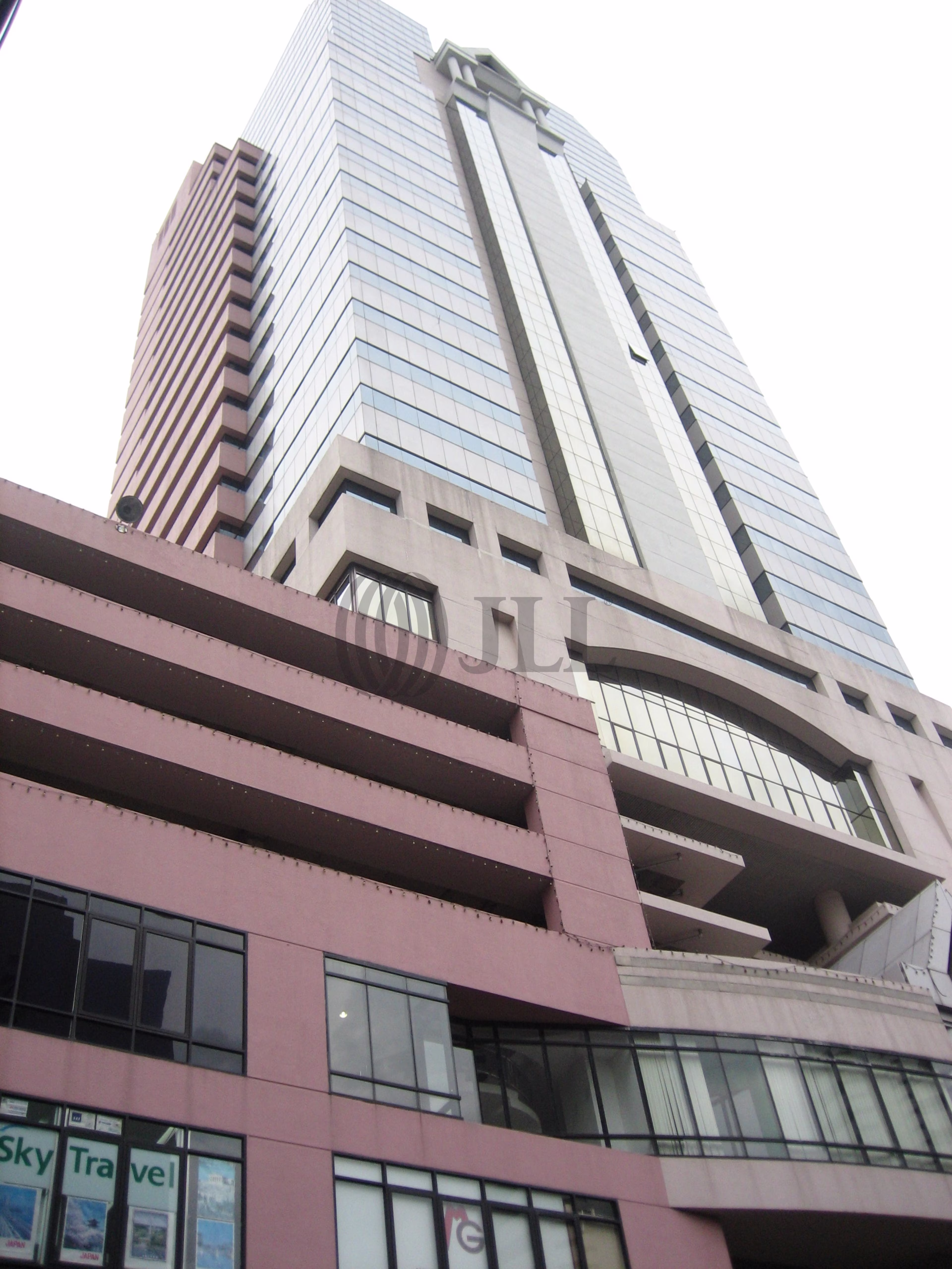 52, Silom Road, Suriya Wong