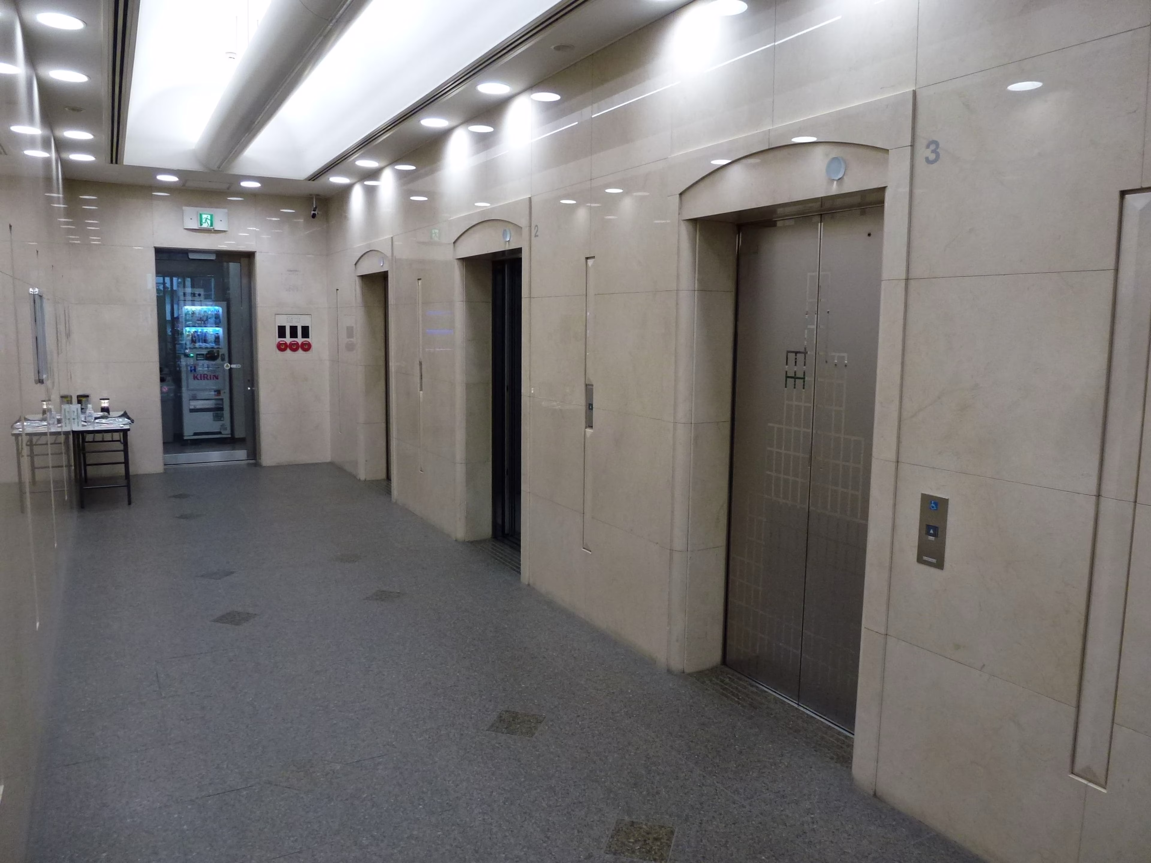 東池袋1-33-8