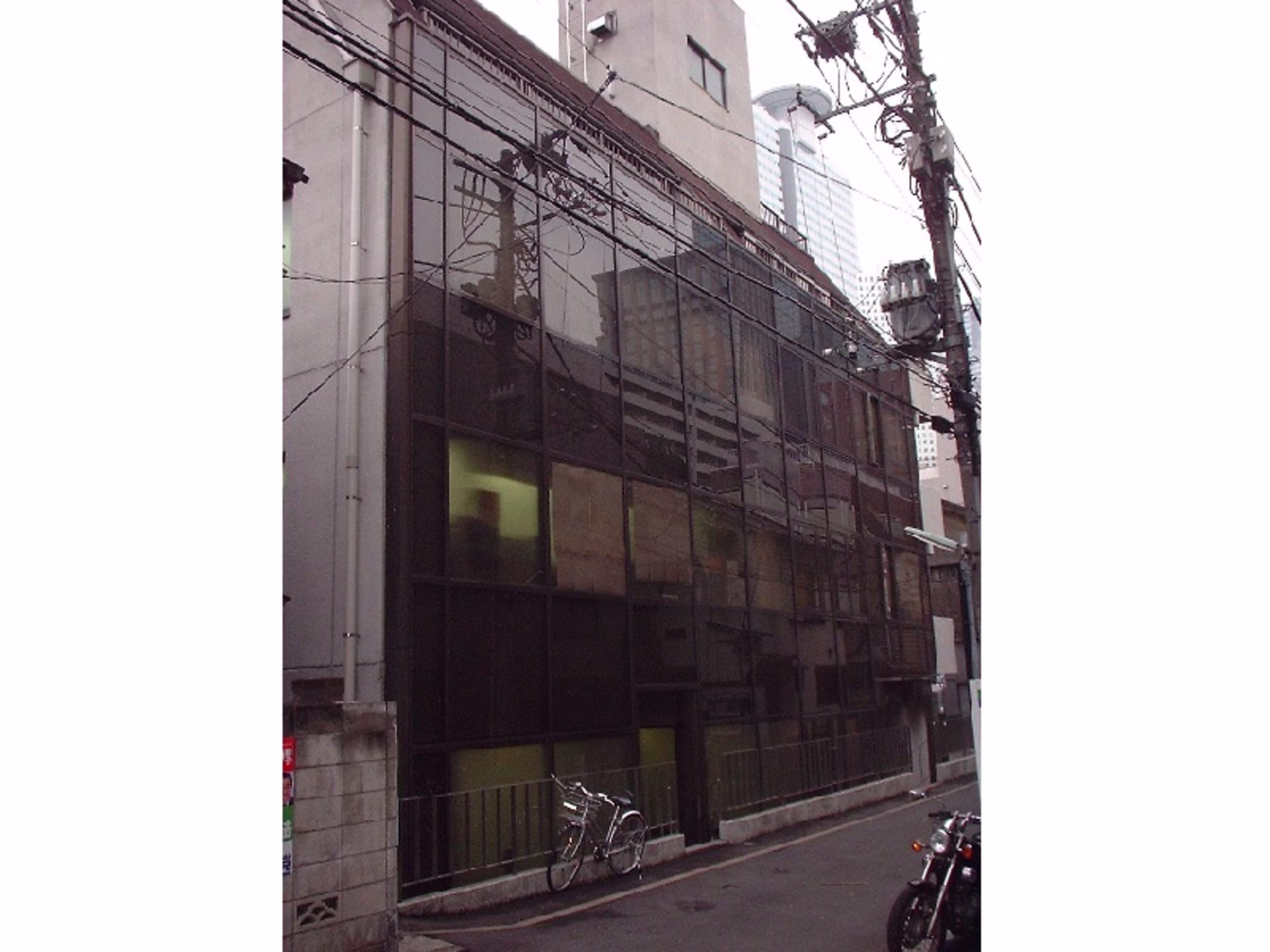 西新宿8-10-3