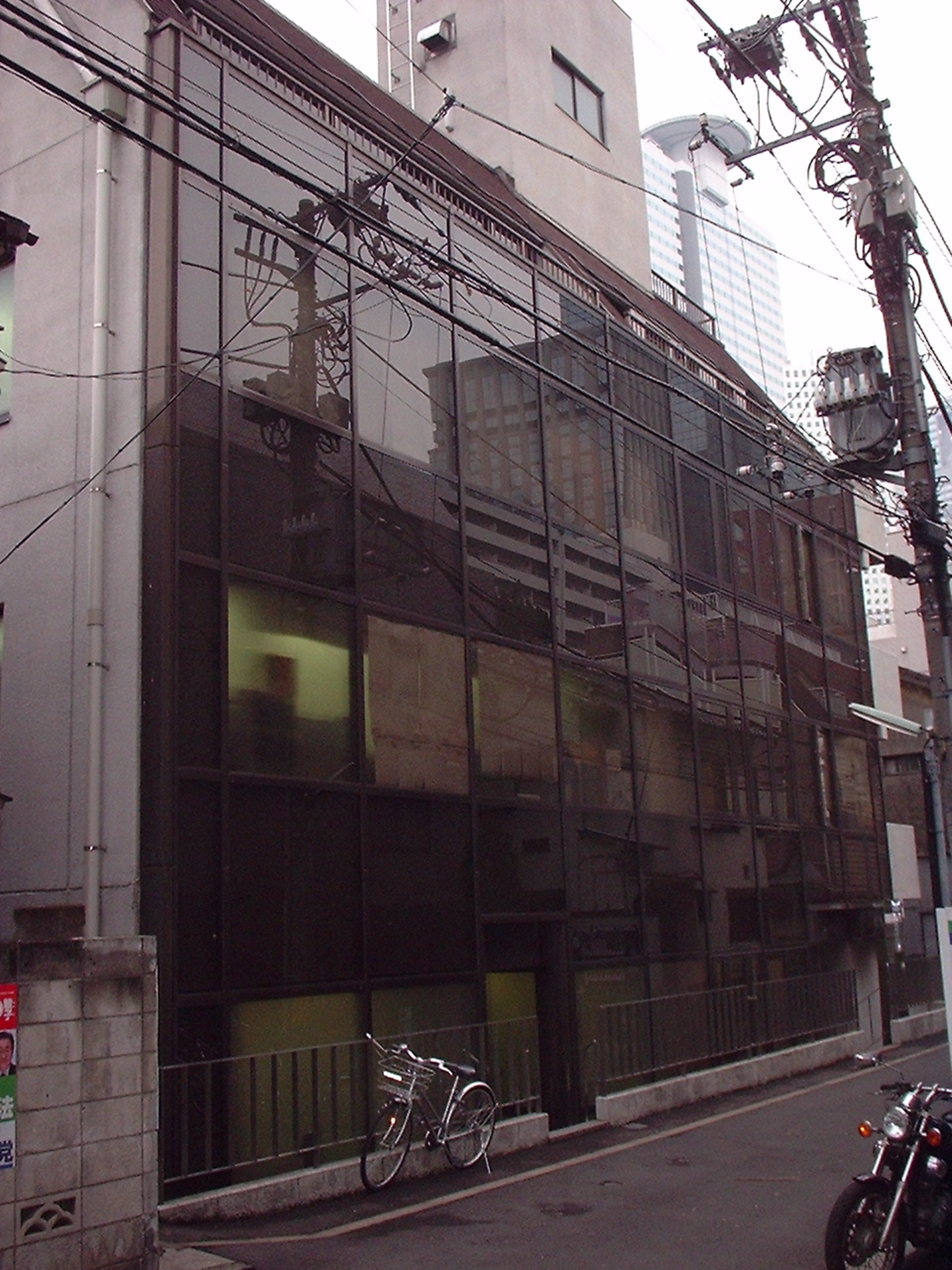 西新宿8-10-3