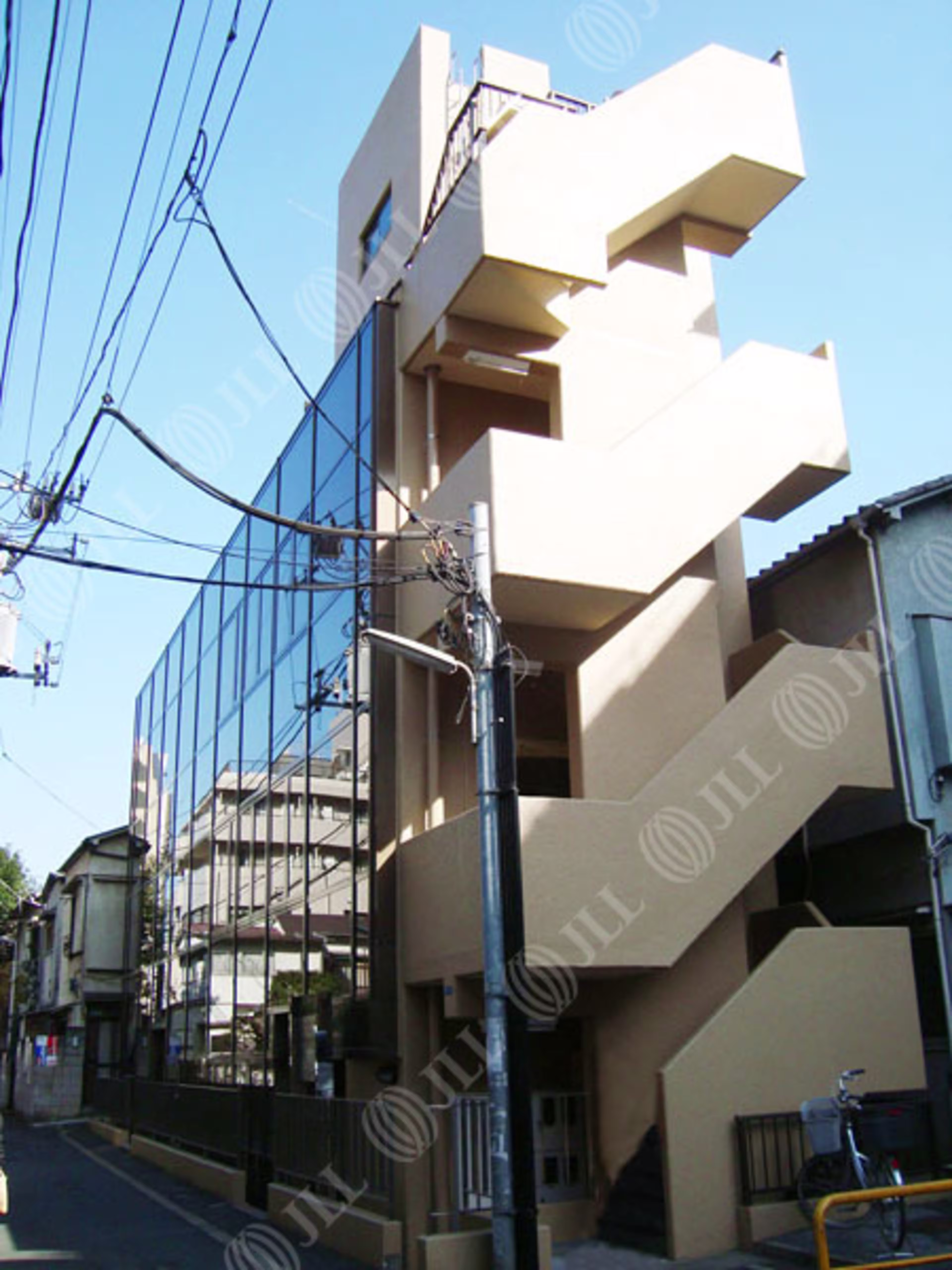 西新宿8-10-3
