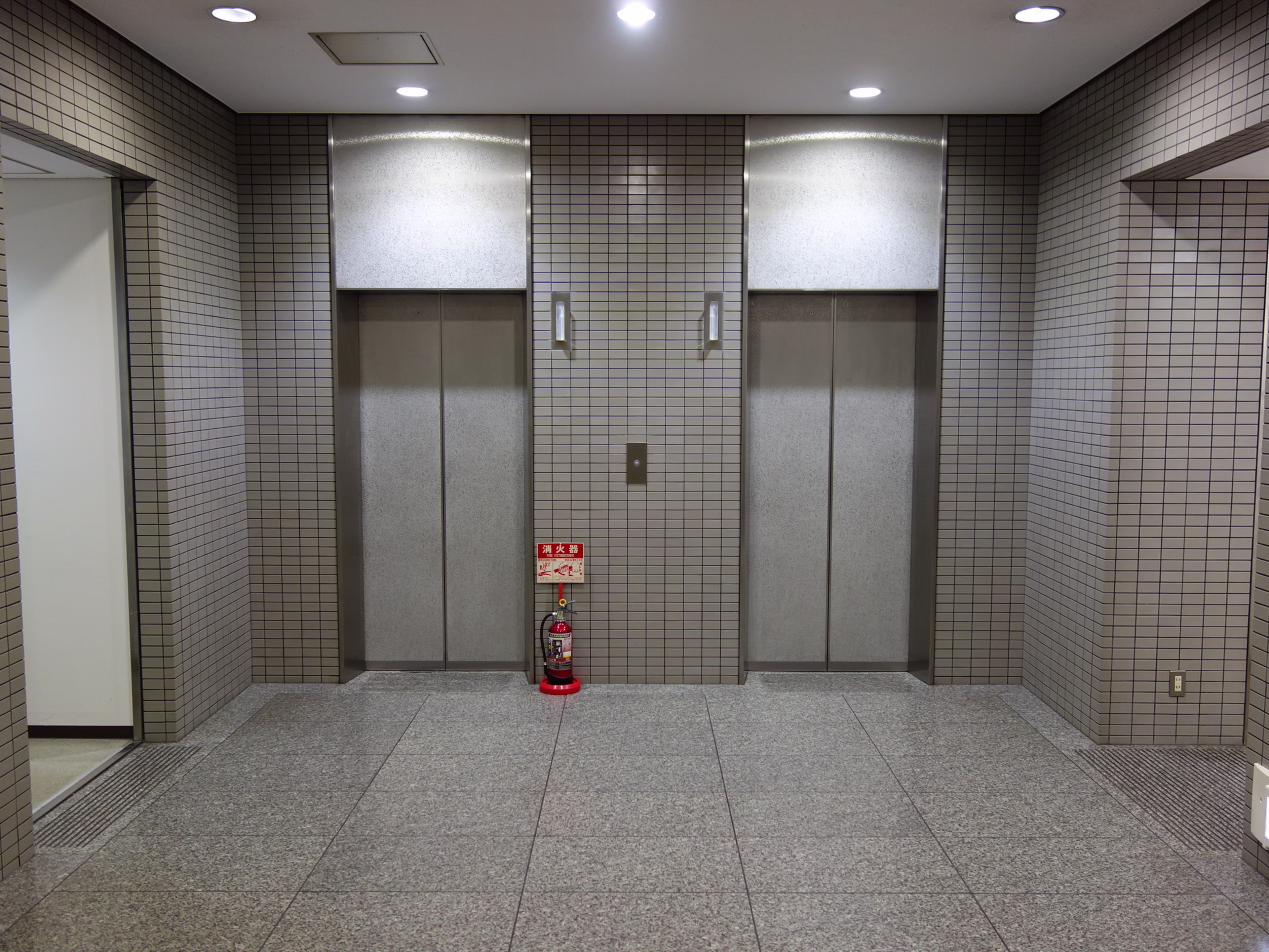 西新橋3-25-33