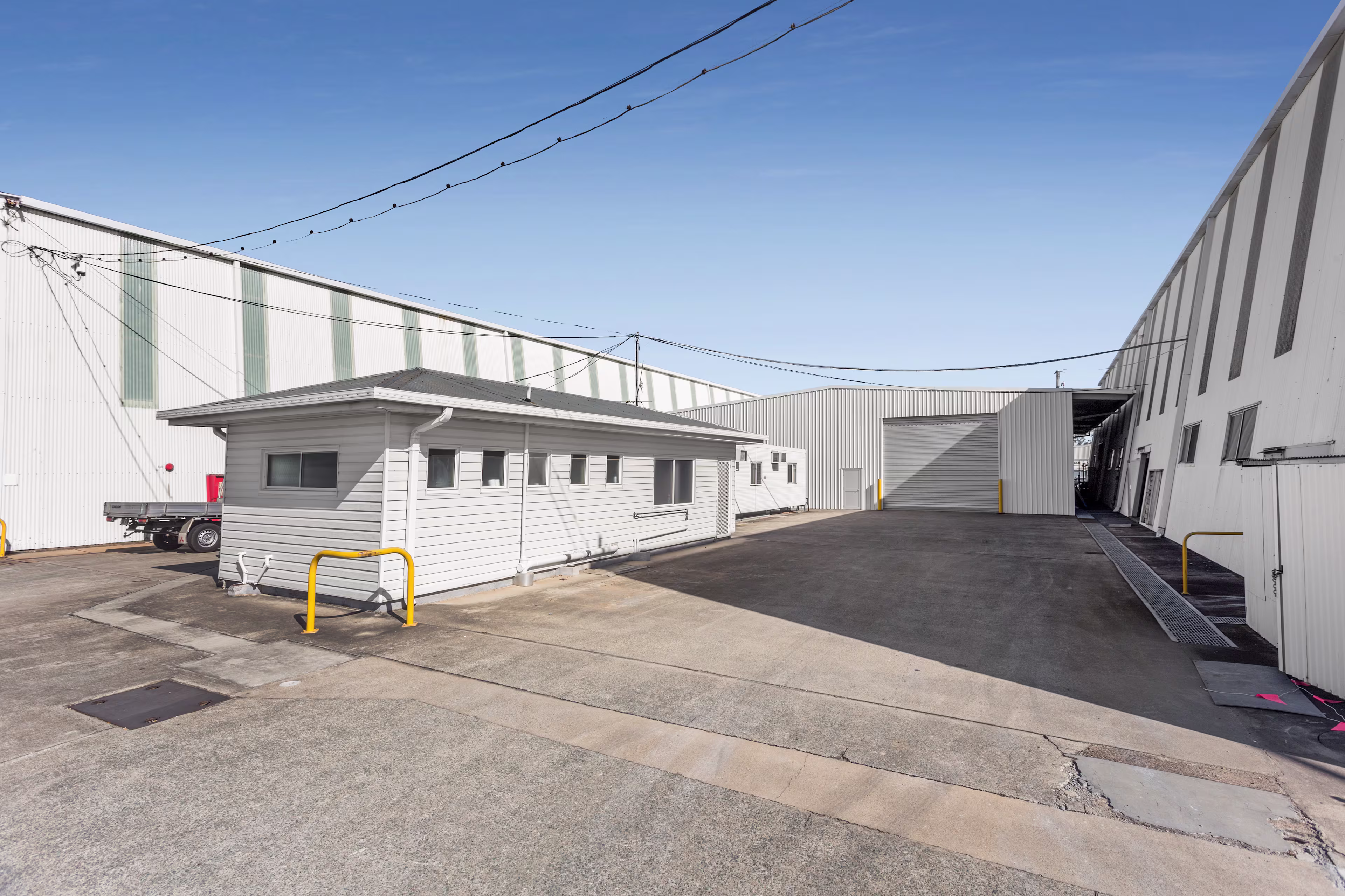 860 Kingsford Smith Drive
