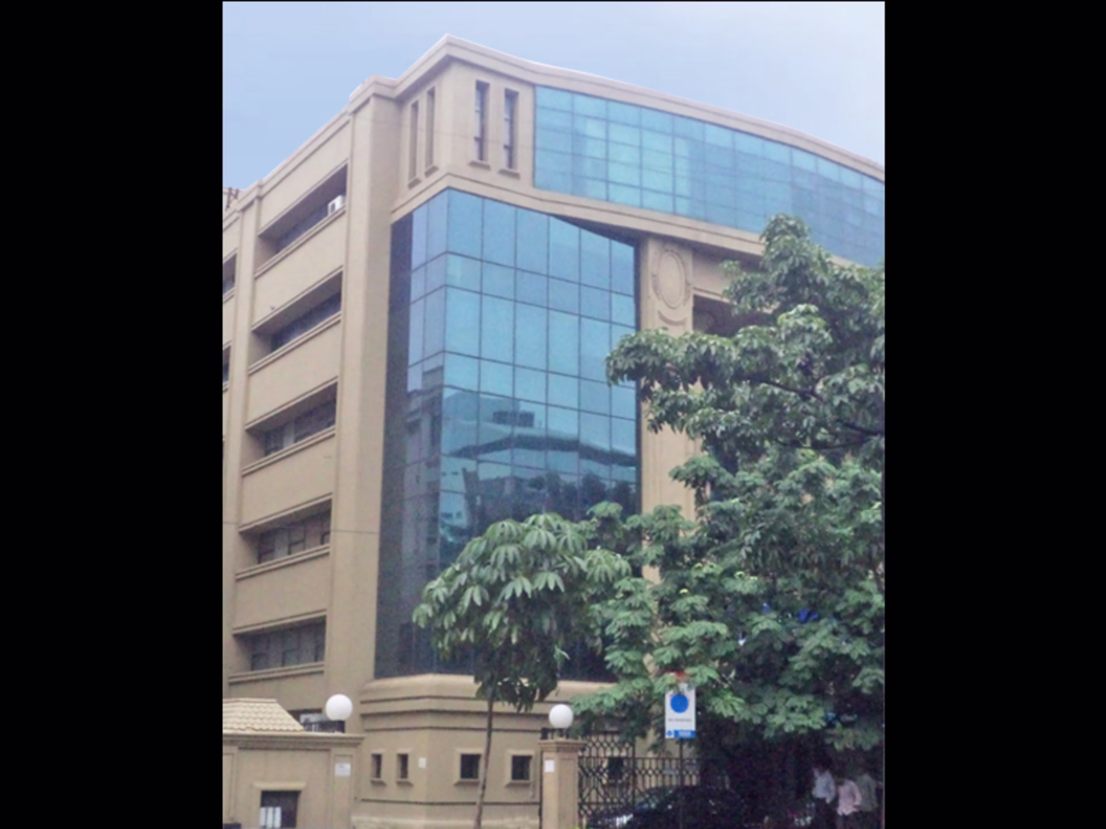 Raj Bhavan Road