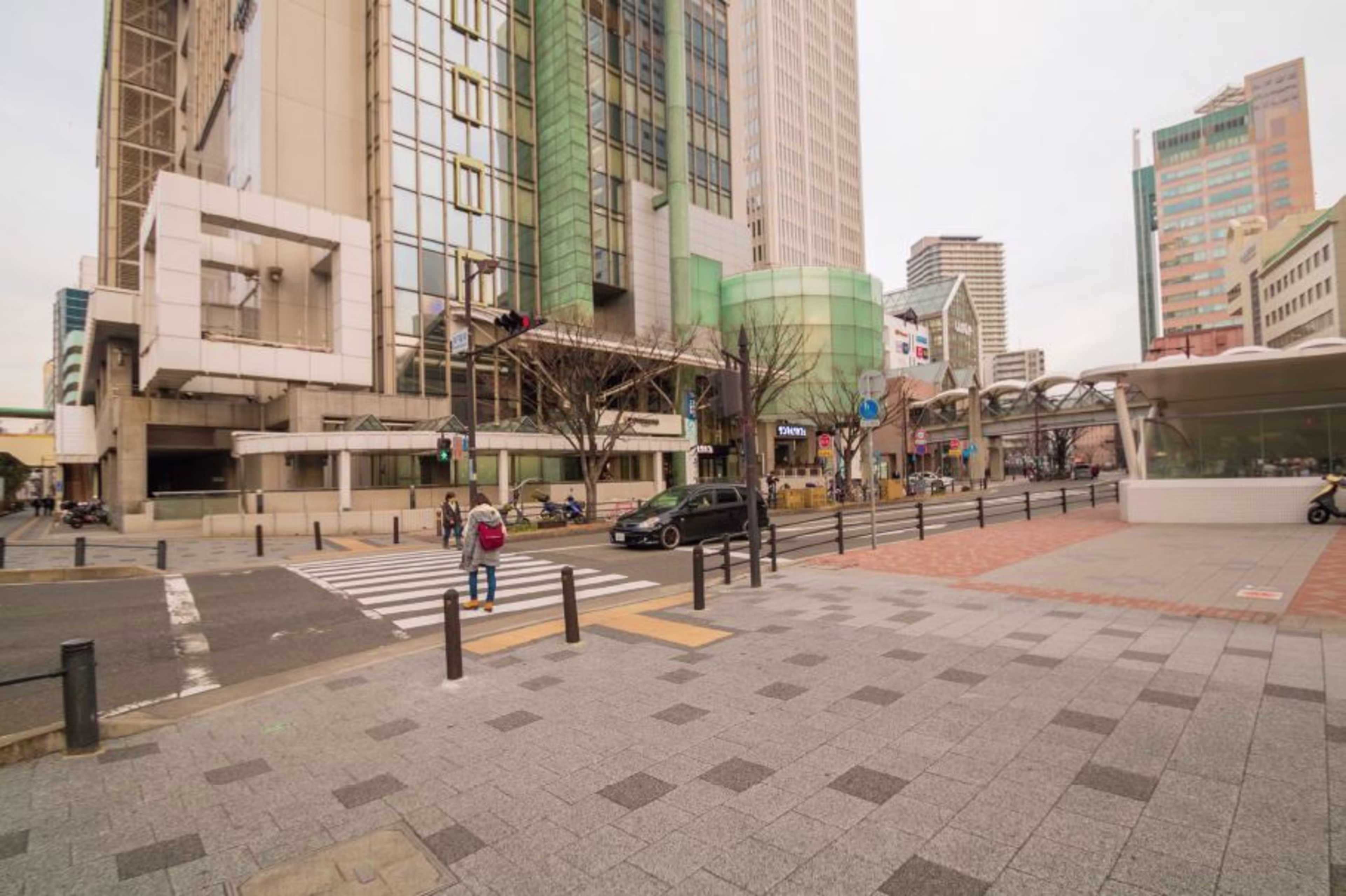 東川崎町1-3-3