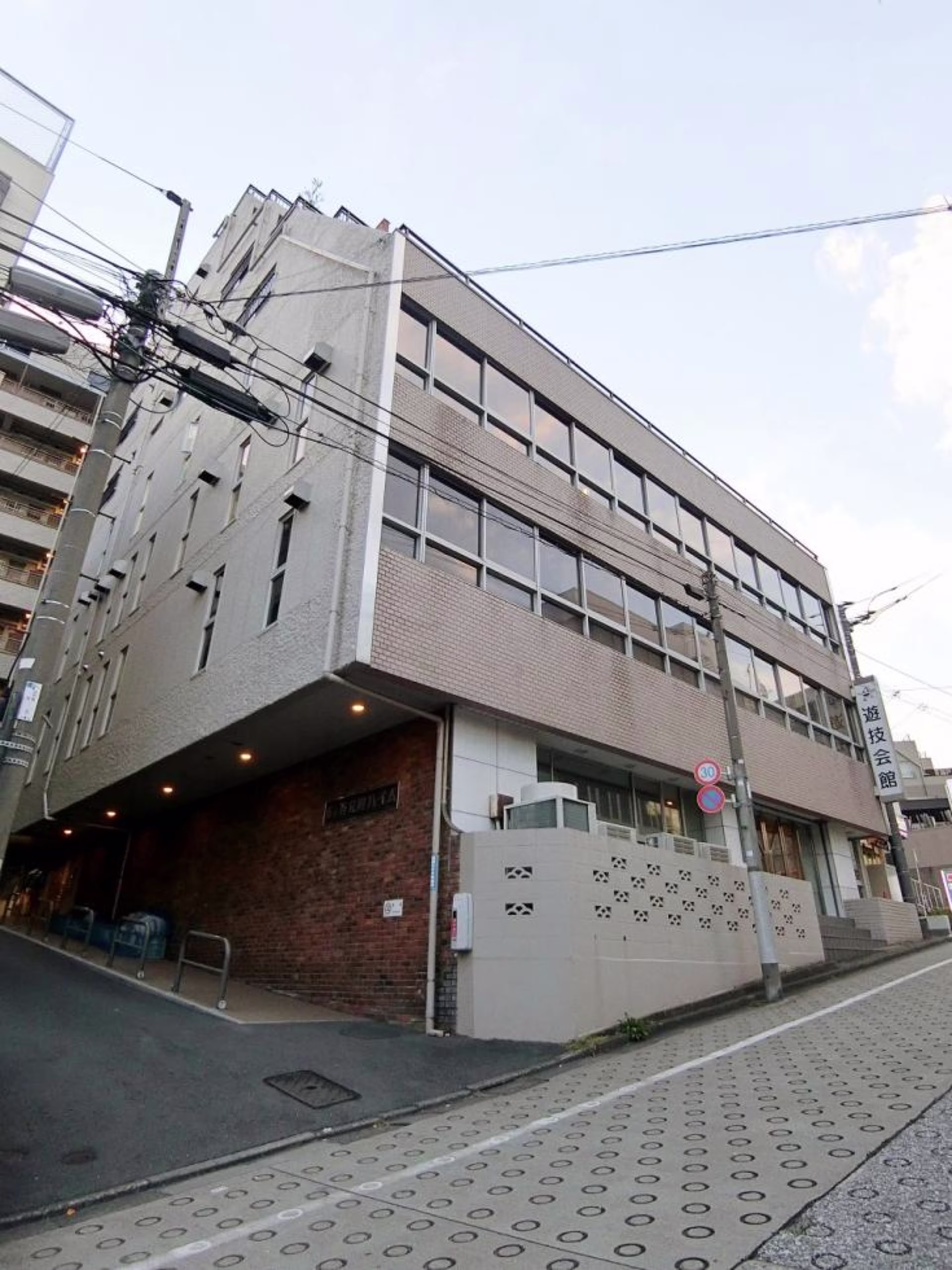 市谷八幡町16
