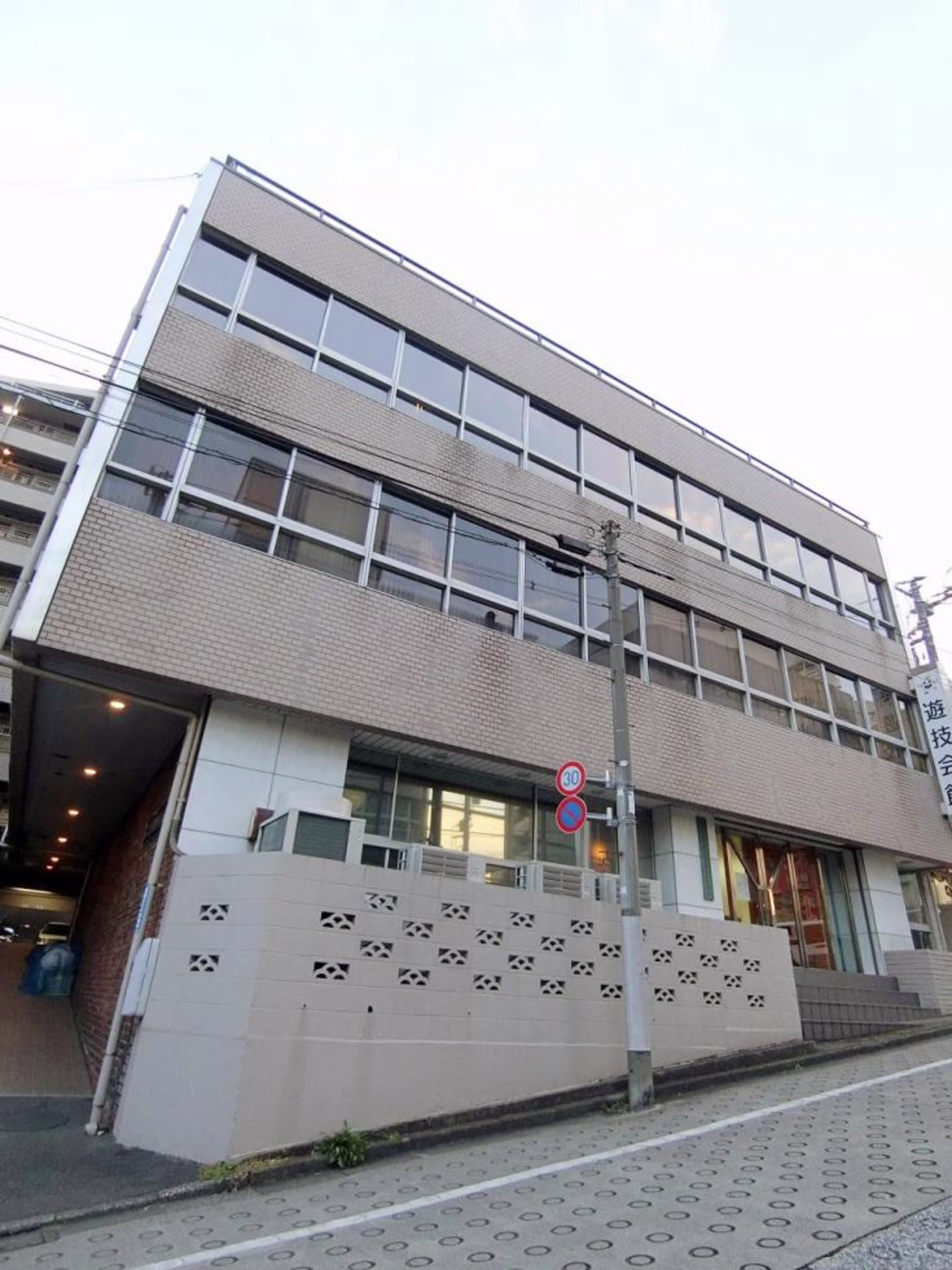 市谷八幡町16