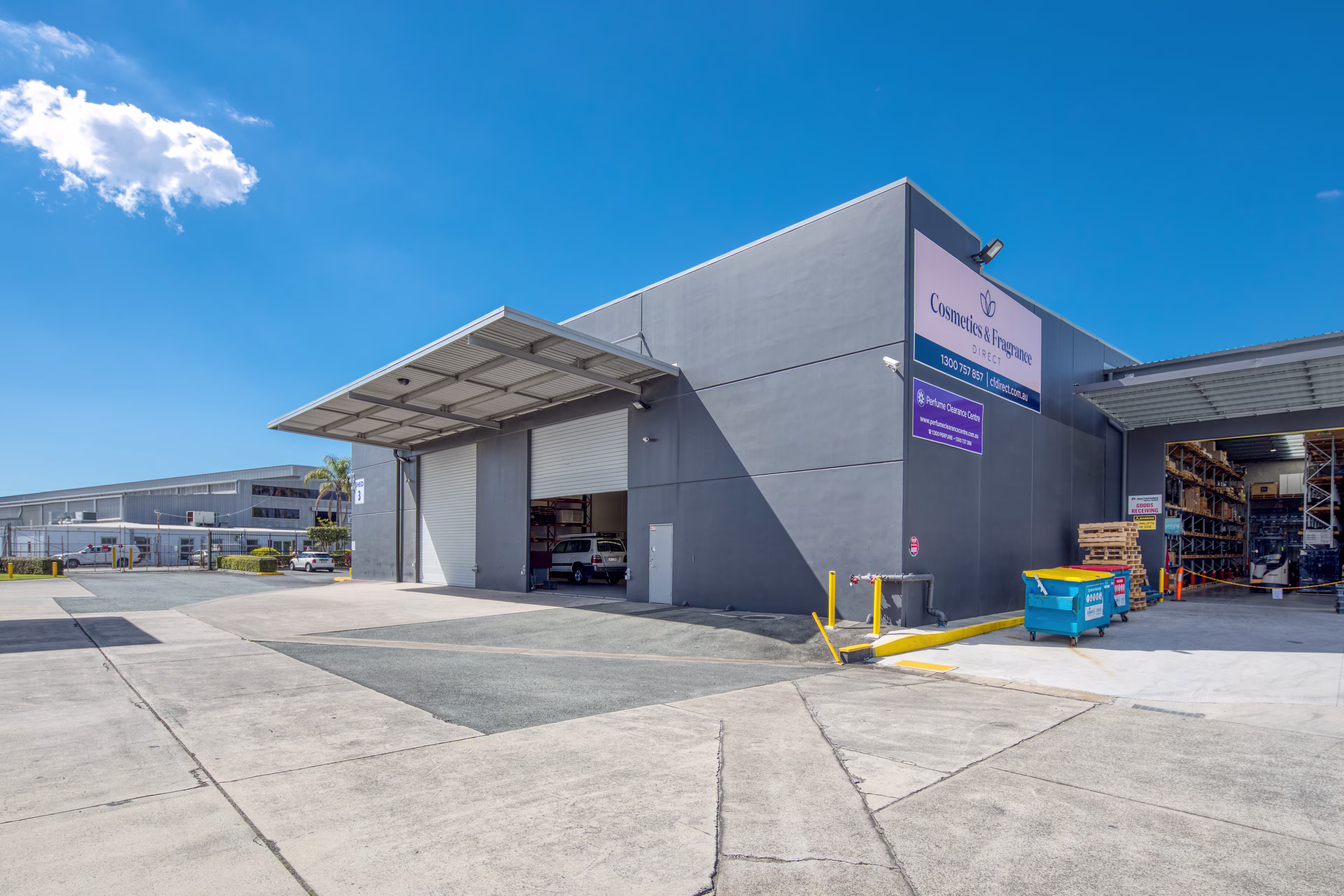 860 Kingsford Smith Drive