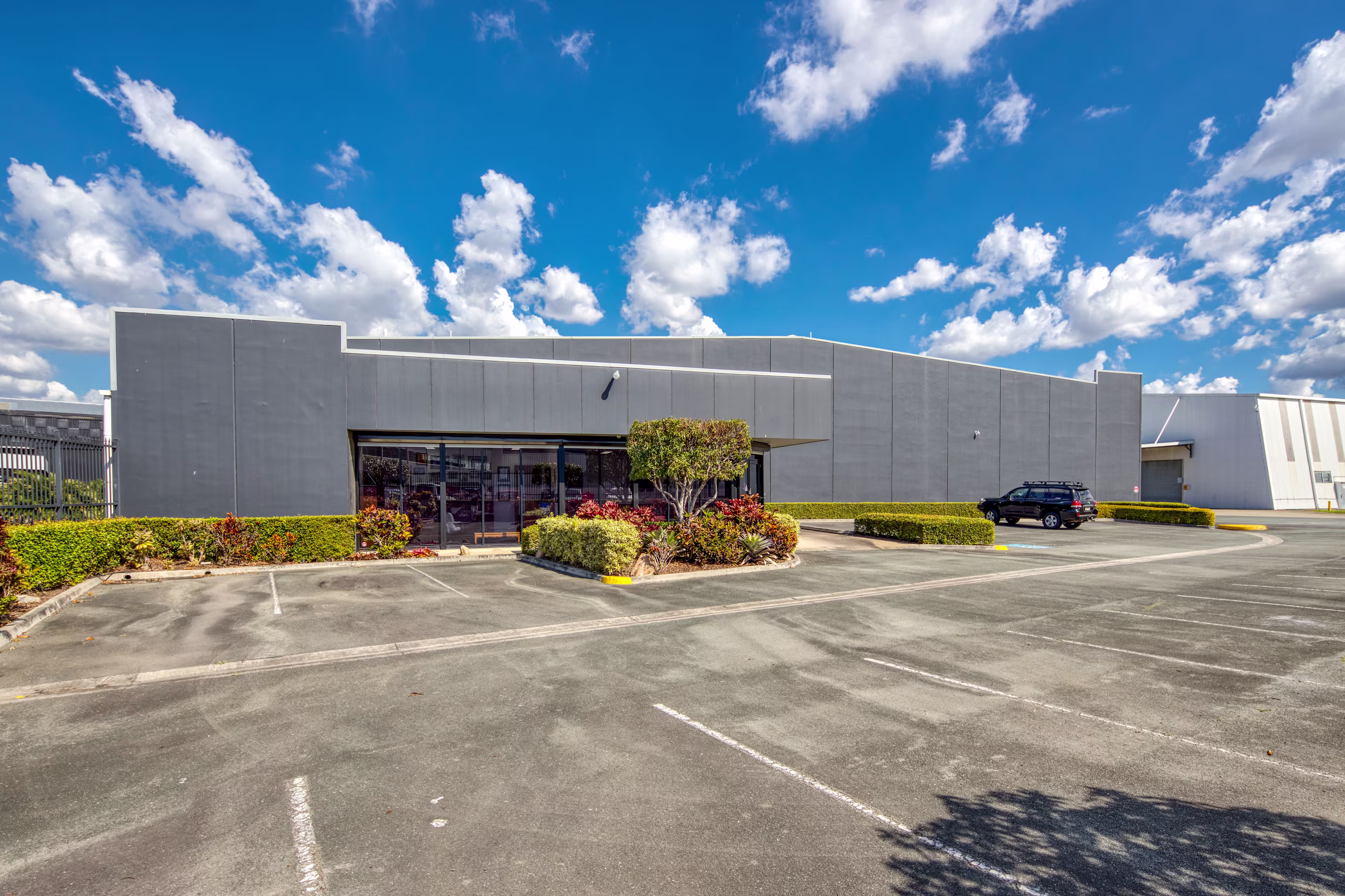 860 Kingsford Smith Drive